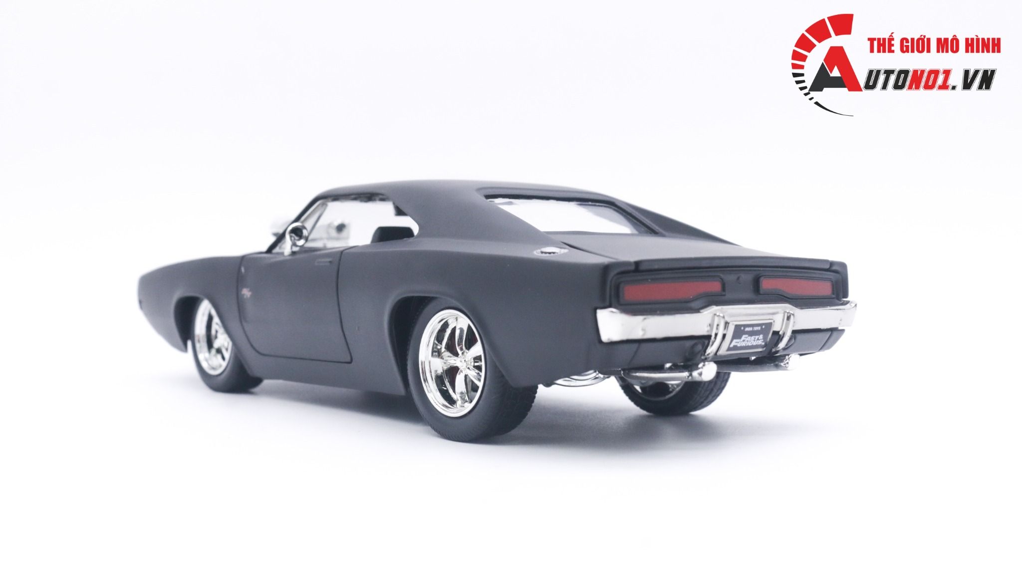 Mô hình xe Fast & Furious FF Dom & 1970 Dodge Charger R/T 1:24 Jada OT088