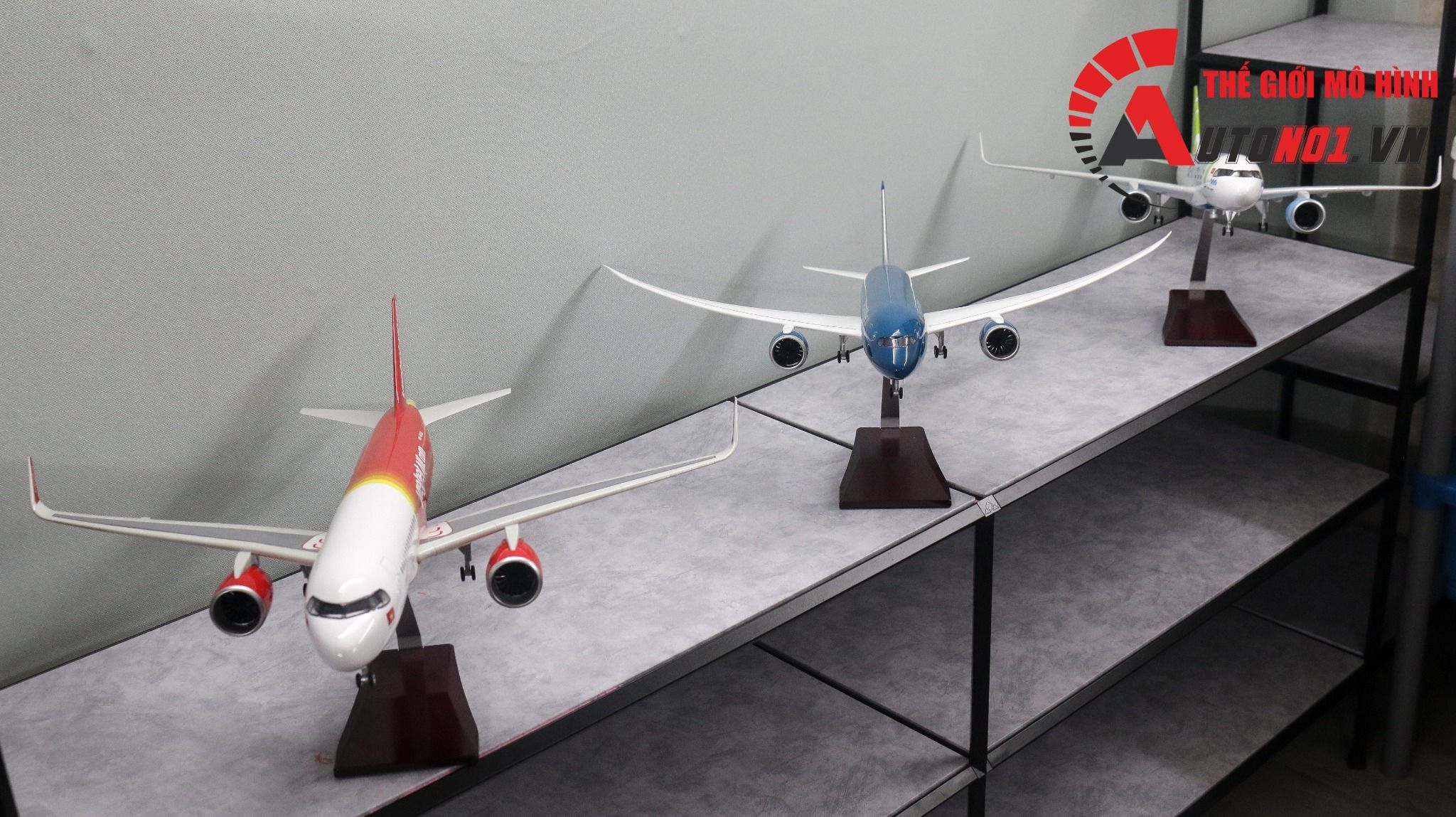 Mô hình máy bay Vietnam Airlines Dreamliner Boeing B787 47cm 1:130 có đèn led tự động theo tiếng vỗ tay hoặc chạm MB47002
