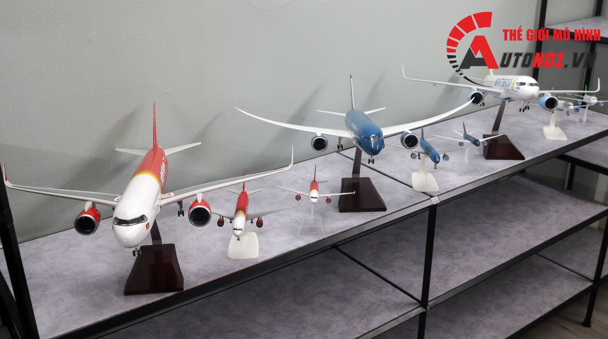 Mô hình máy bay Vietnam Airlines Dreamliner Boeing B787 47cm 1:130 có đèn led tự động theo tiếng vỗ tay hoặc chạm MB47002
