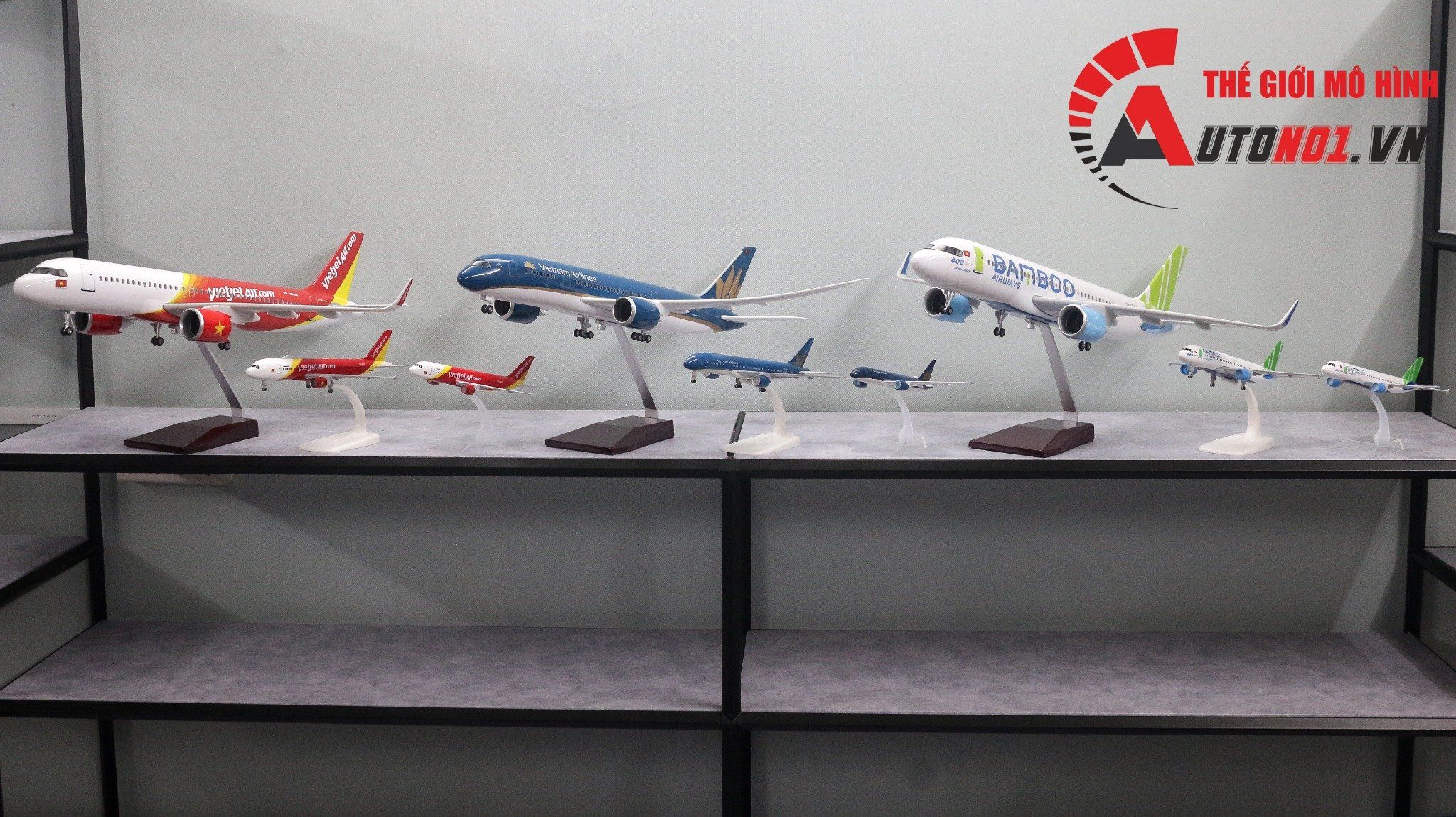 Mô hình máy bay Vietnam Airlines Dreamliner Boeing B787 47cm 1:130 có đèn led tự động theo tiếng vỗ tay hoặc chạm MB47002