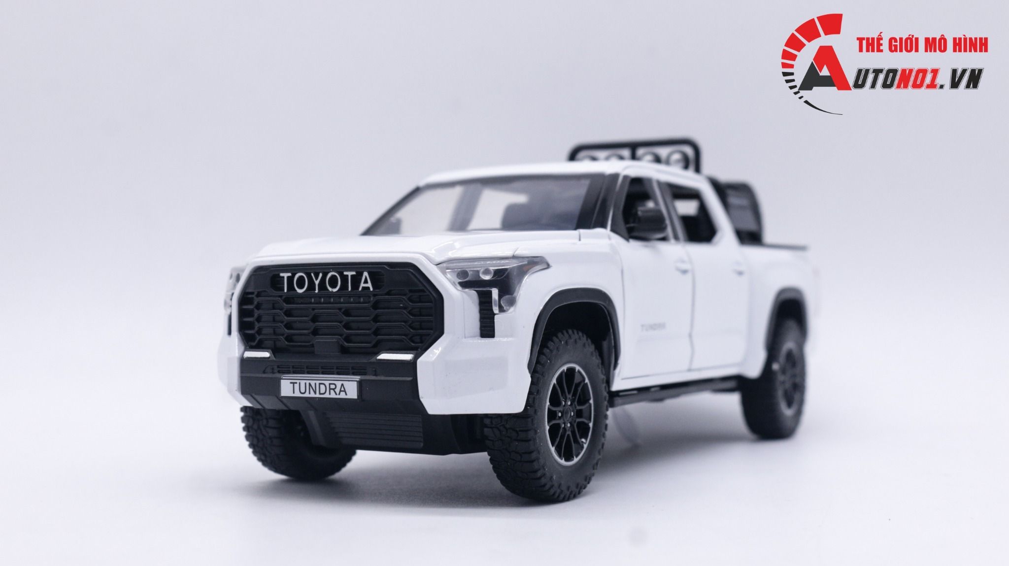 Mô hình xe bán tải Toyota Tundra TRD 4x4 1:24 Henteng model OT157