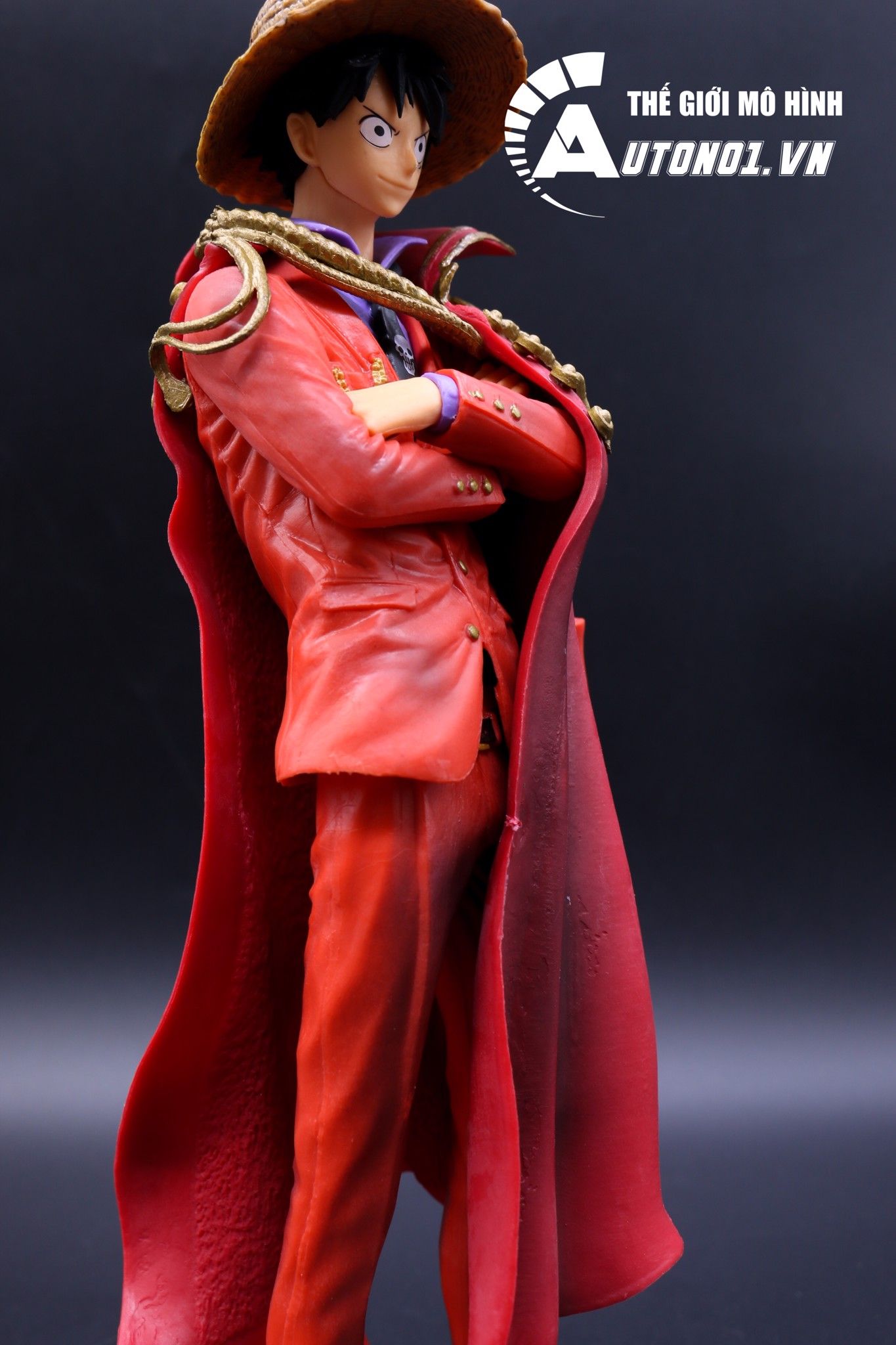 Mô hình nhân vật One Piece Luffy Áo Choàng 26cm FG143