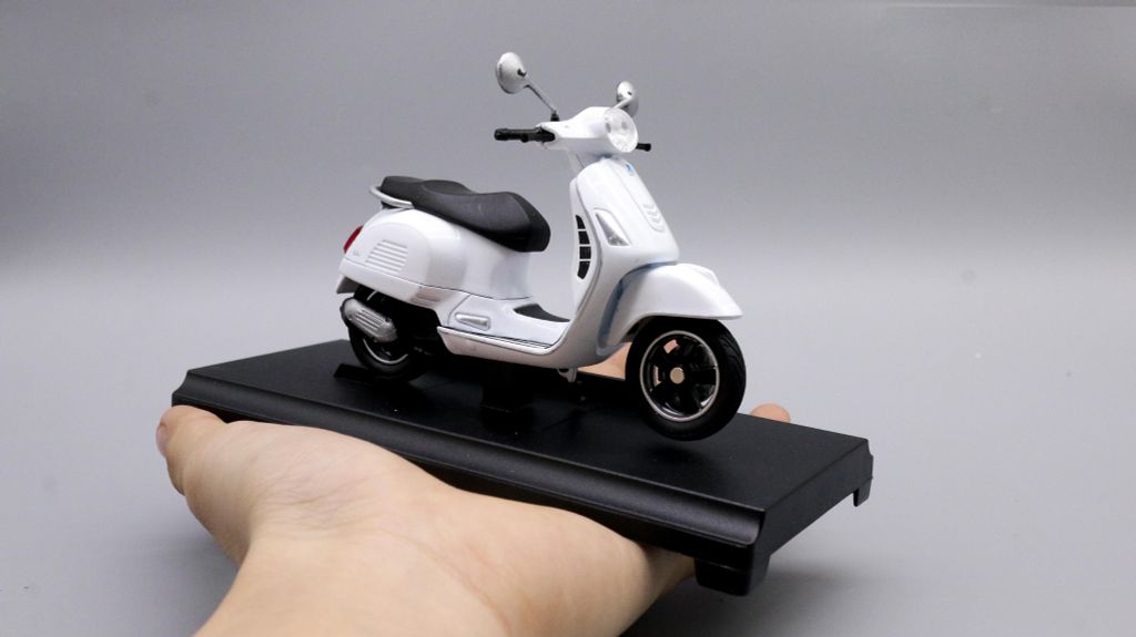 MÔ HÌNH XE VESPA GTS 125CC 2017 WHITE 1:18 WELLY 6372