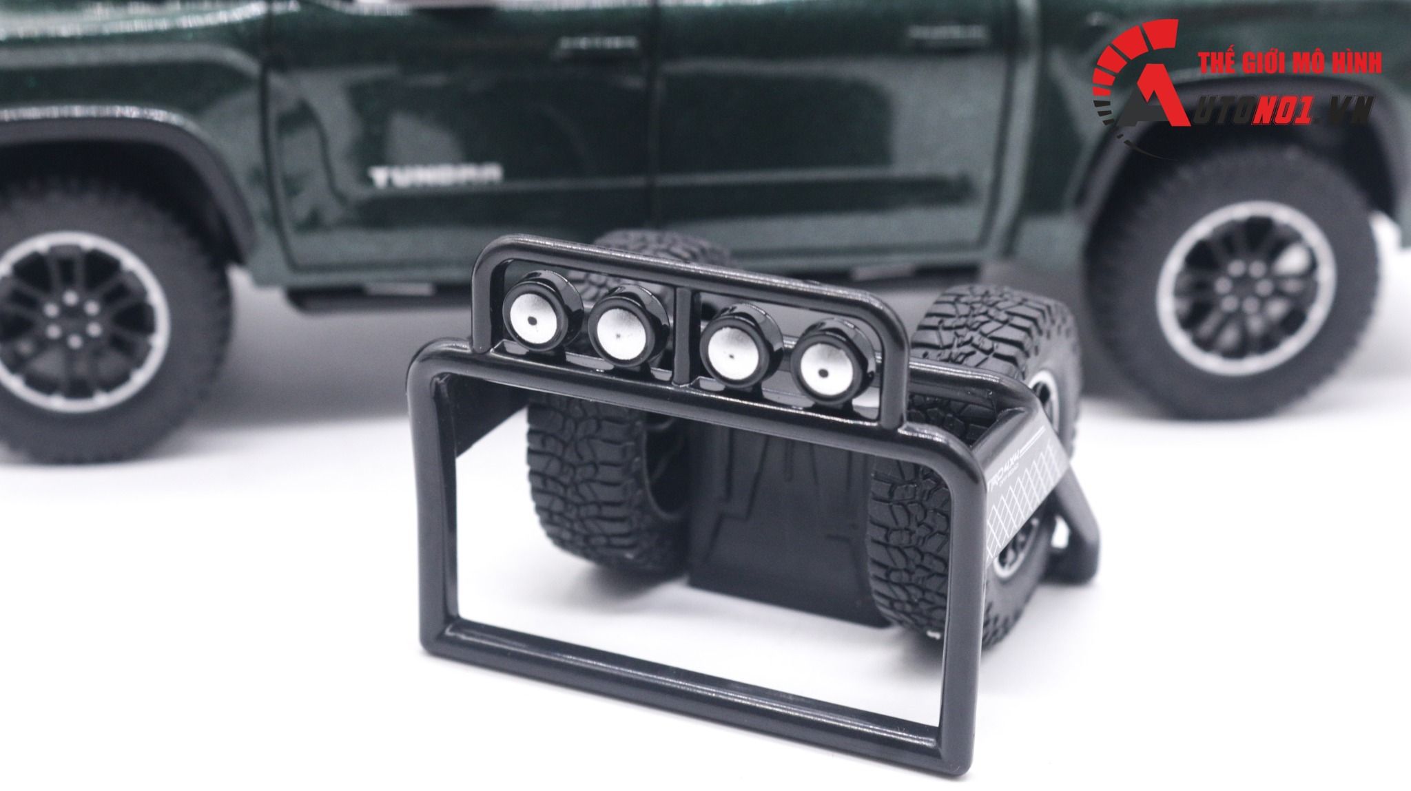 Mô hình xe bán tải Toyota Tundra TRD 4x4 1:24 Henteng model OT157