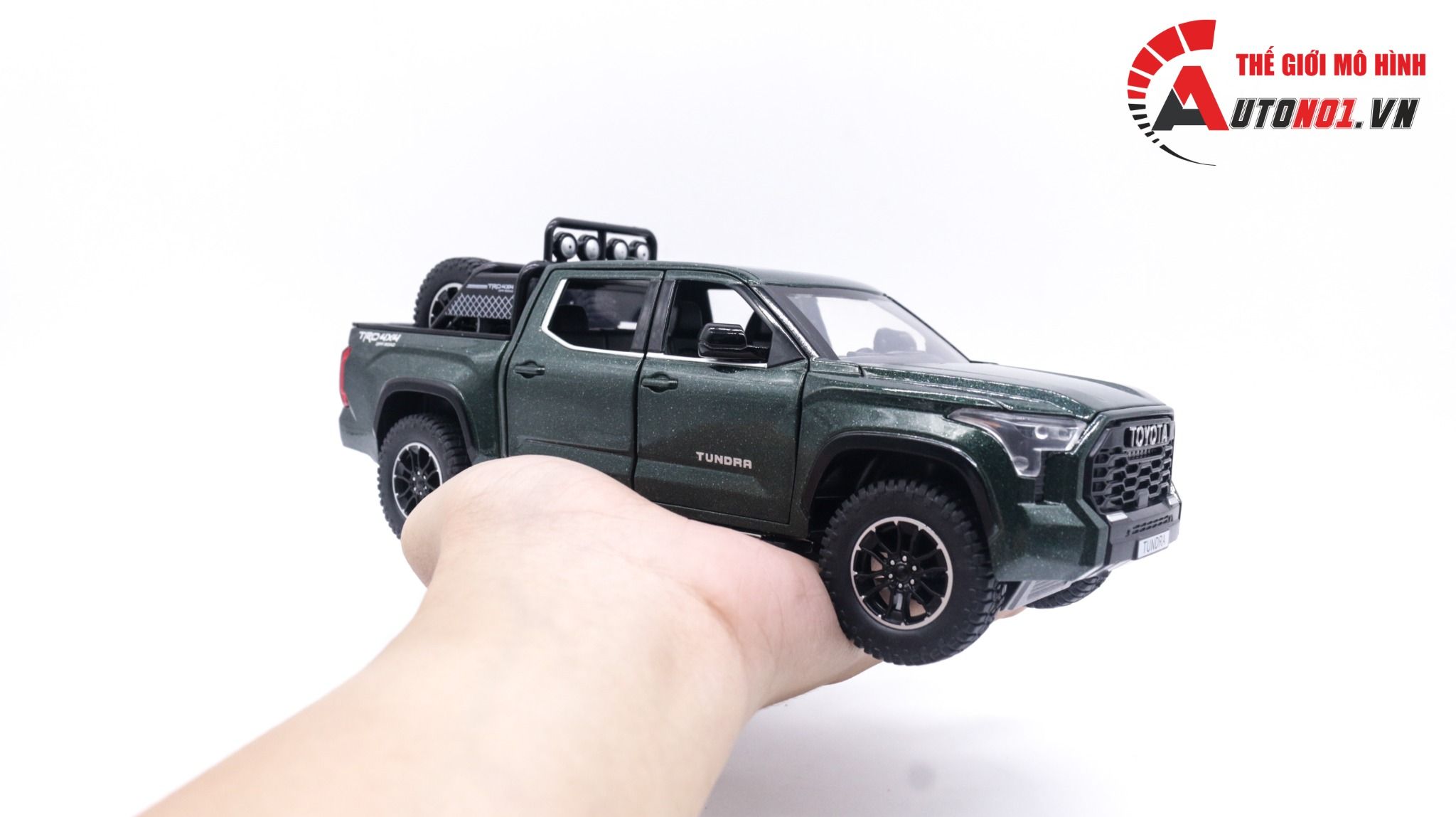 Mô hình xe bán tải Toyota Tundra TRD 4x4 1:24 Henteng model OT157