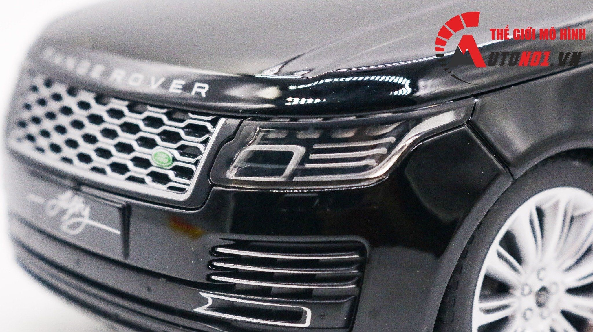 Mô hình xe Land Rover Range Rover SV Autobiography 2022 tỉ lệ 1:18 BMB 18001C 8120
