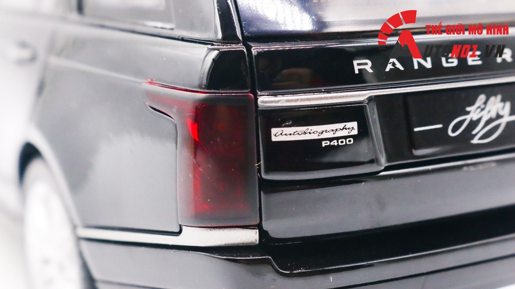 Mô hình xe Land Rover Range Rover SV Autobiography 2022 tỉ lệ 1:18 BMB 18001C 8120