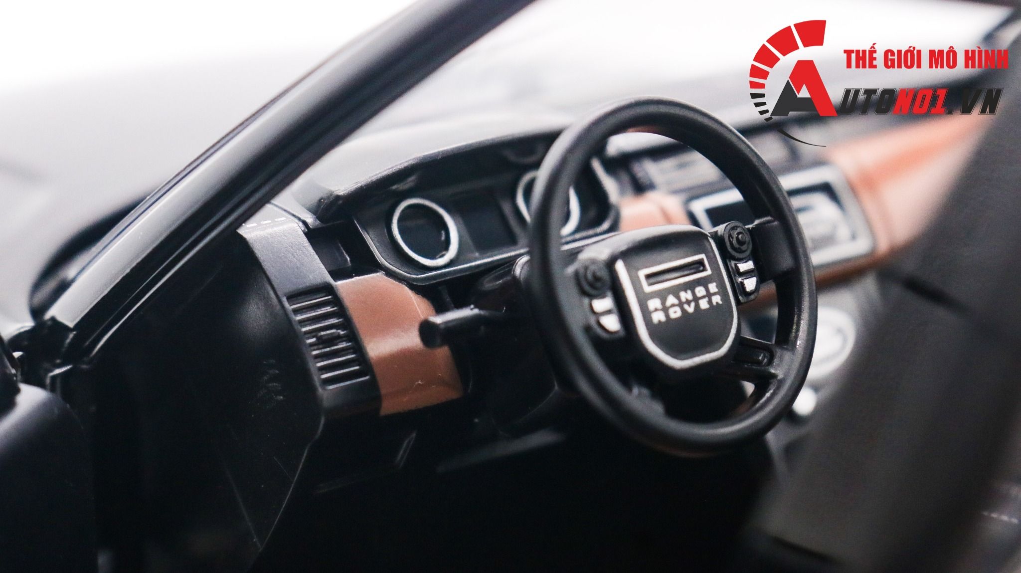 Mô hình xe Land Rover Range Rover SV Autobiography 2022 tỉ lệ 1:18 BMB 18001C 8120