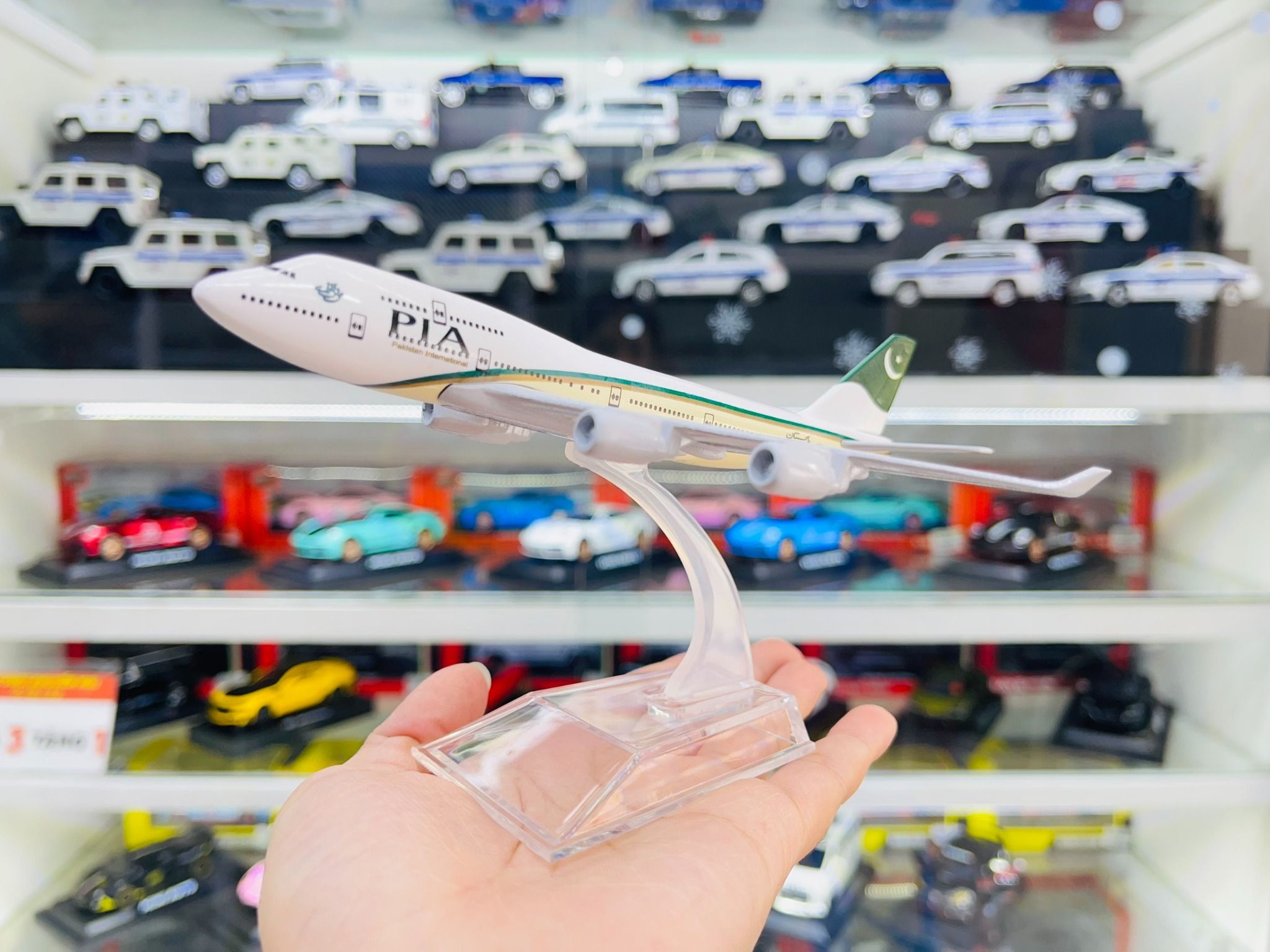 Mô hình máy bay Pakistan PIA Boeing B747 16cm MB16004