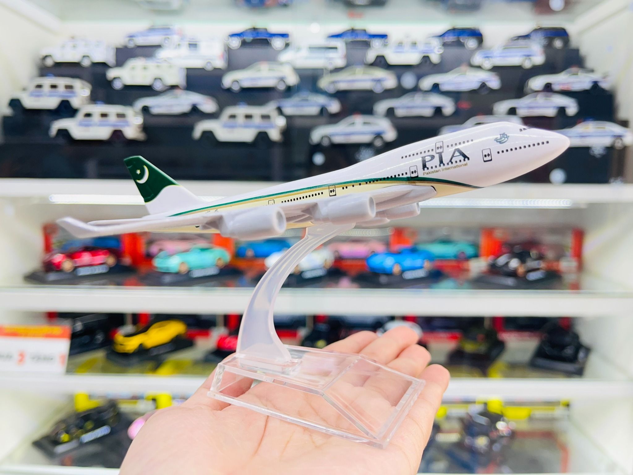 Mô hình máy bay Pakistan PIA Boeing B747 16cm MB16004
