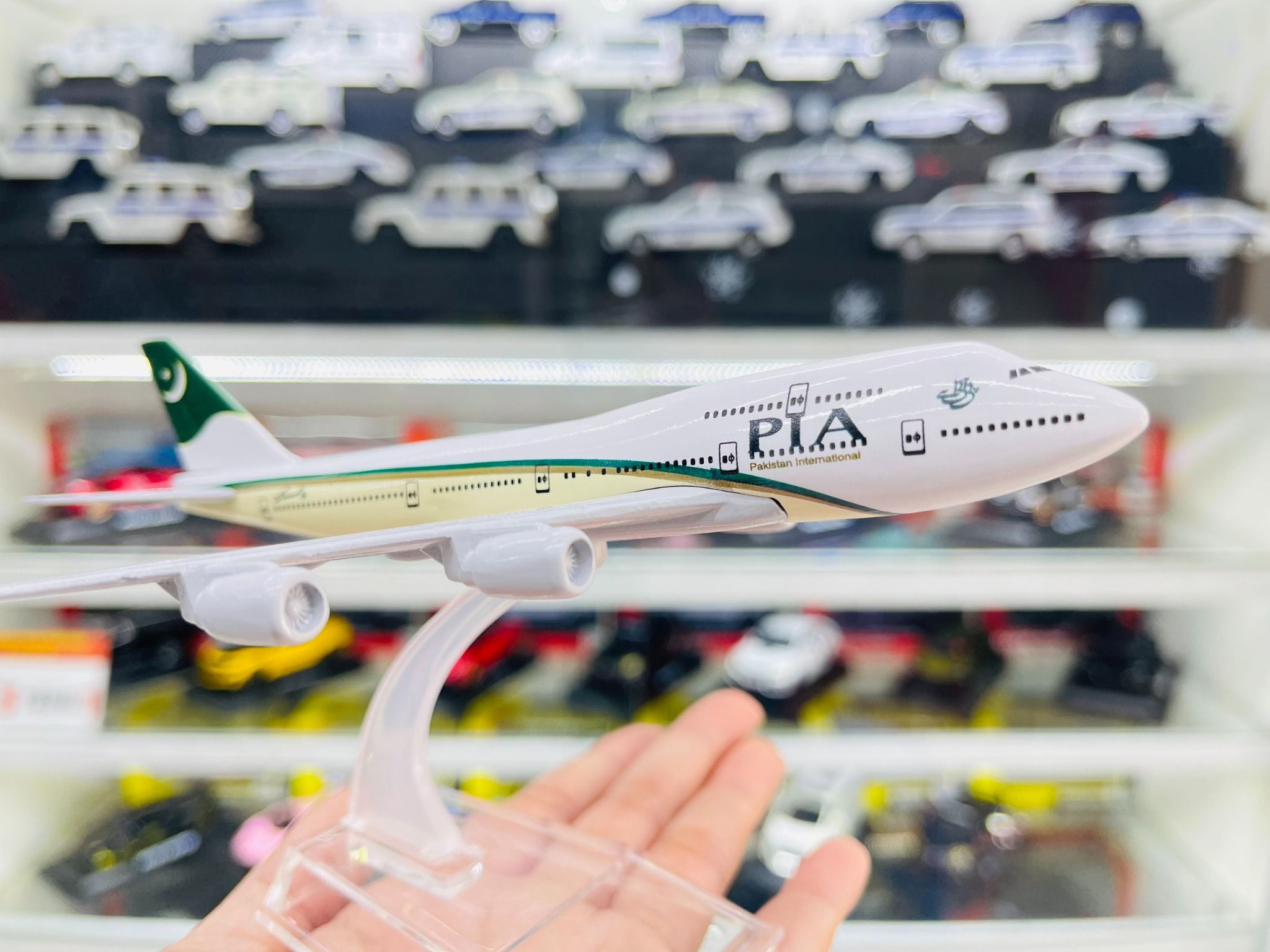 Mô hình máy bay Pakistan PIA Boeing B747 16cm MB16004