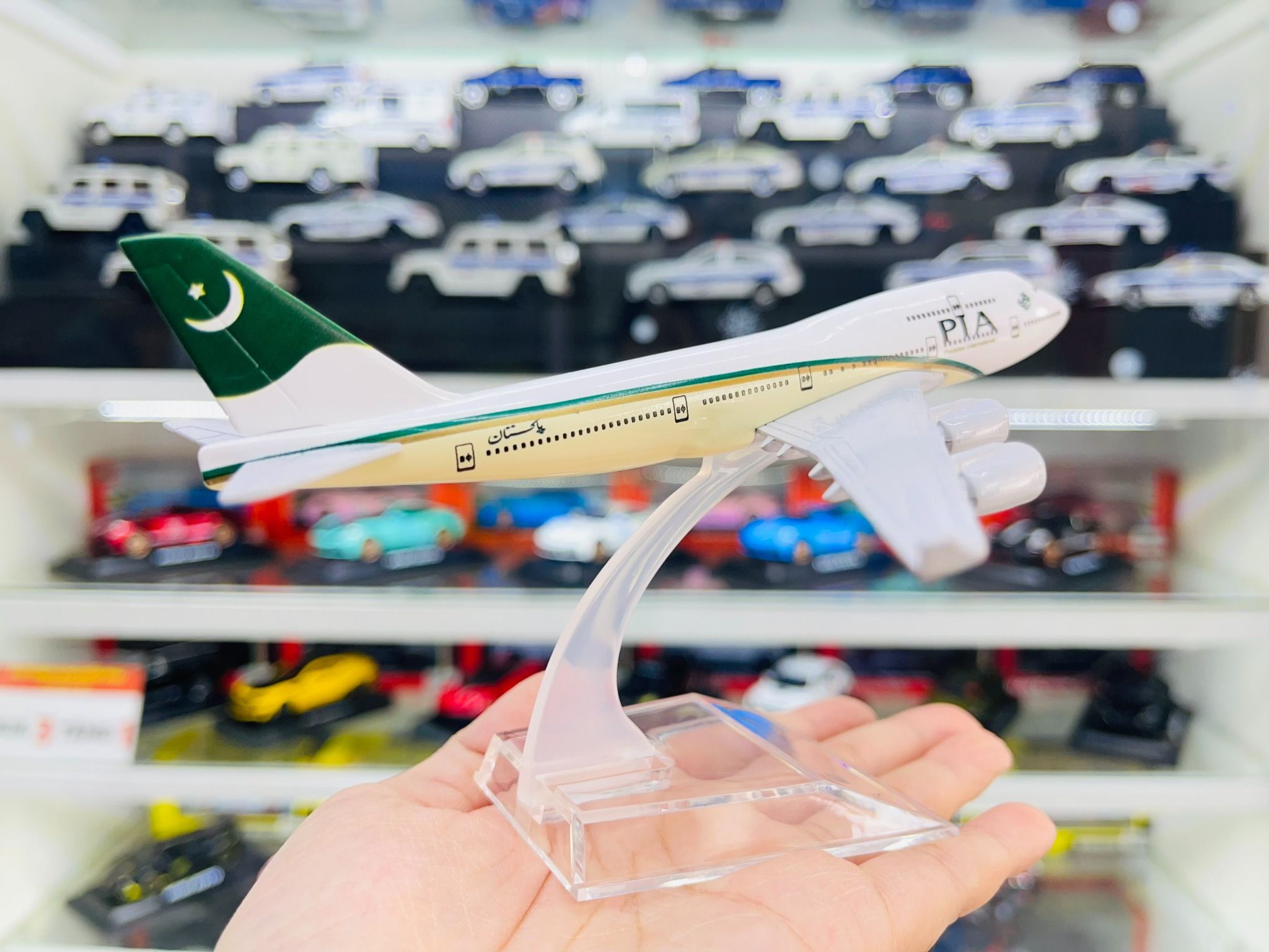 Mô hình máy bay Pakistan PIA Boeing B747 16cm MB16004