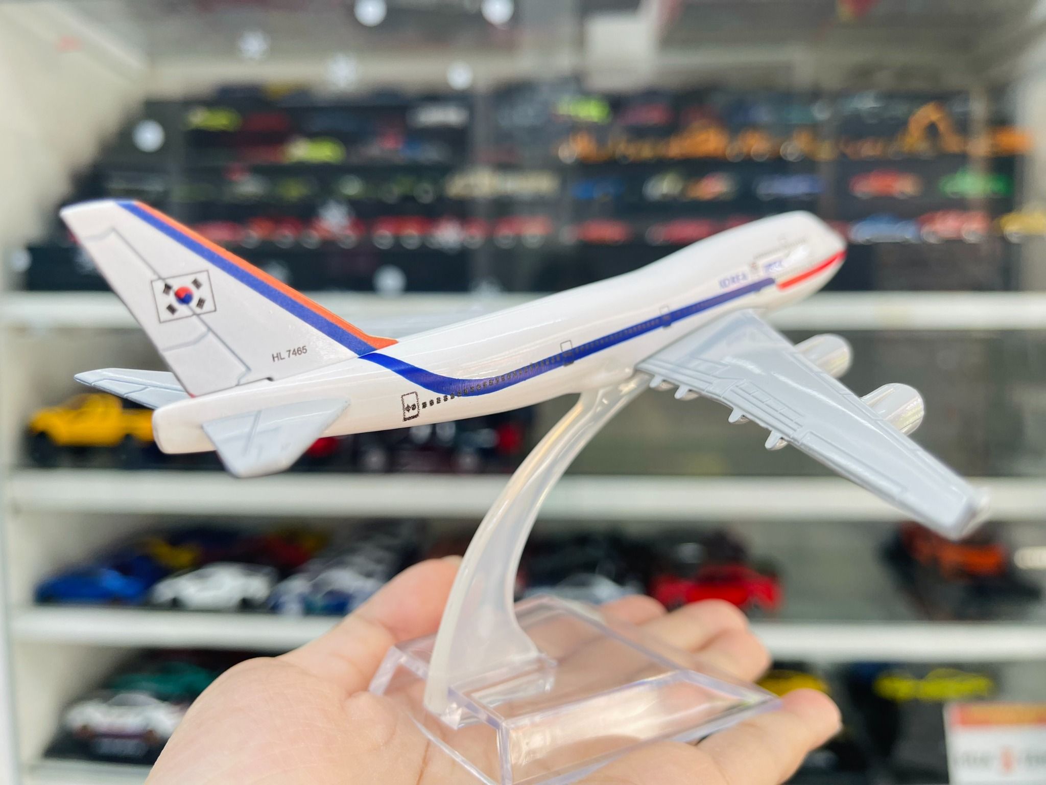 Mô hình máy bay chuyên cơ tổng thống Hàn Quốc Korean Air Boeing B747-400 16cm MB16005