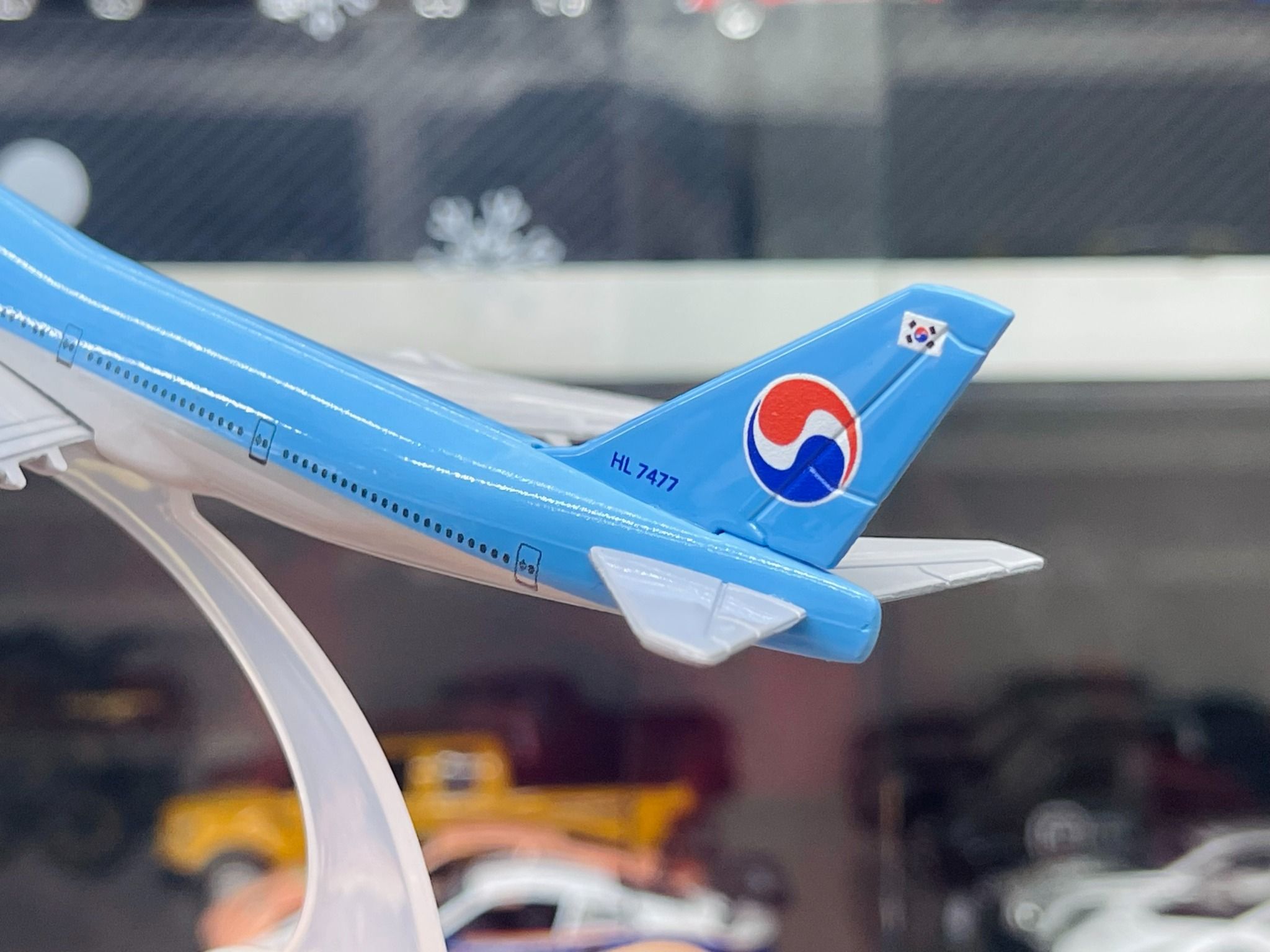 Mô hình máy bay Korean Air Boeing B747 16cm MB16006