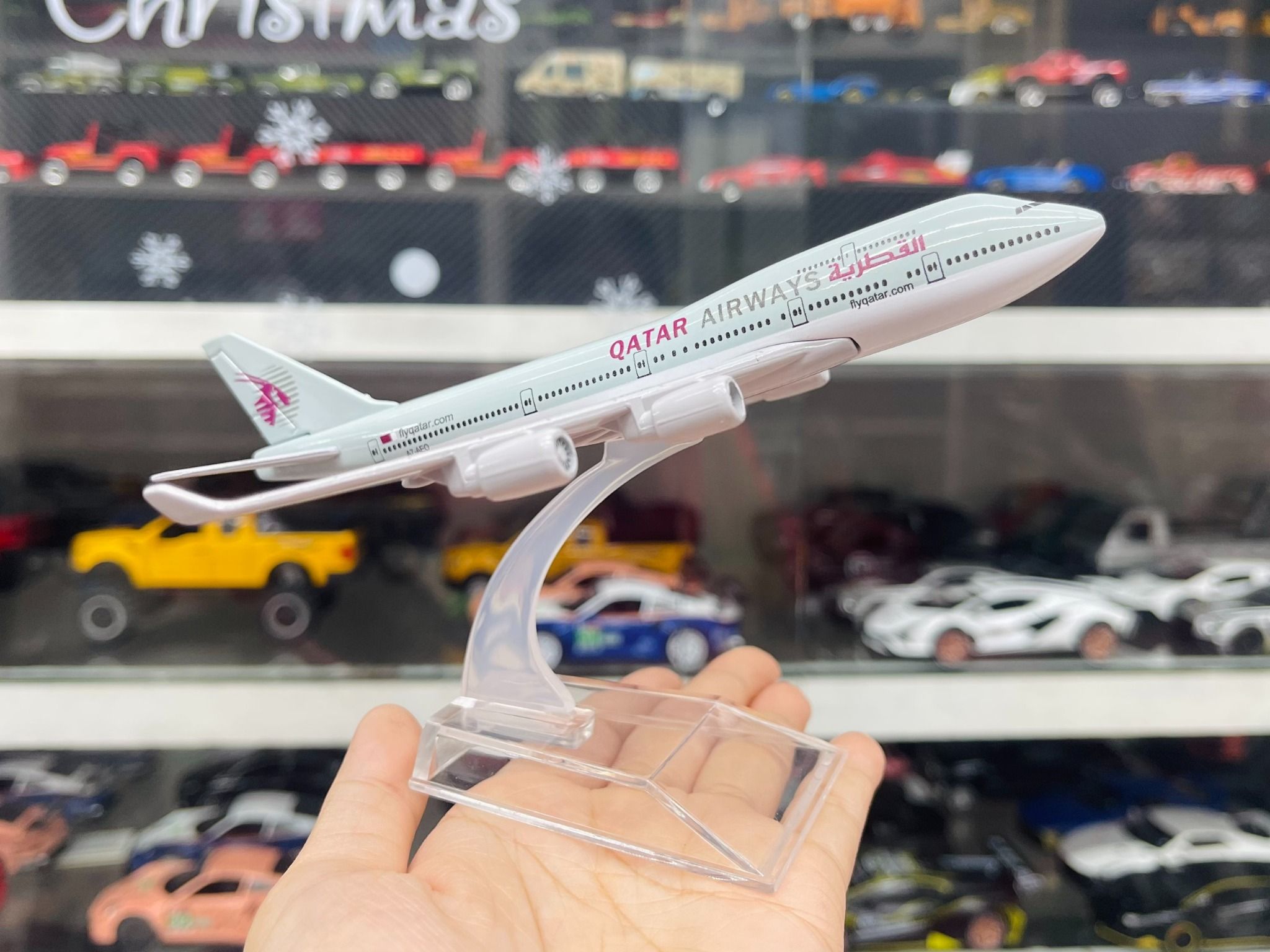 Mô hình máy bay Qatar Airways Boeing B747-400 A7-AEO 16cm MB16007