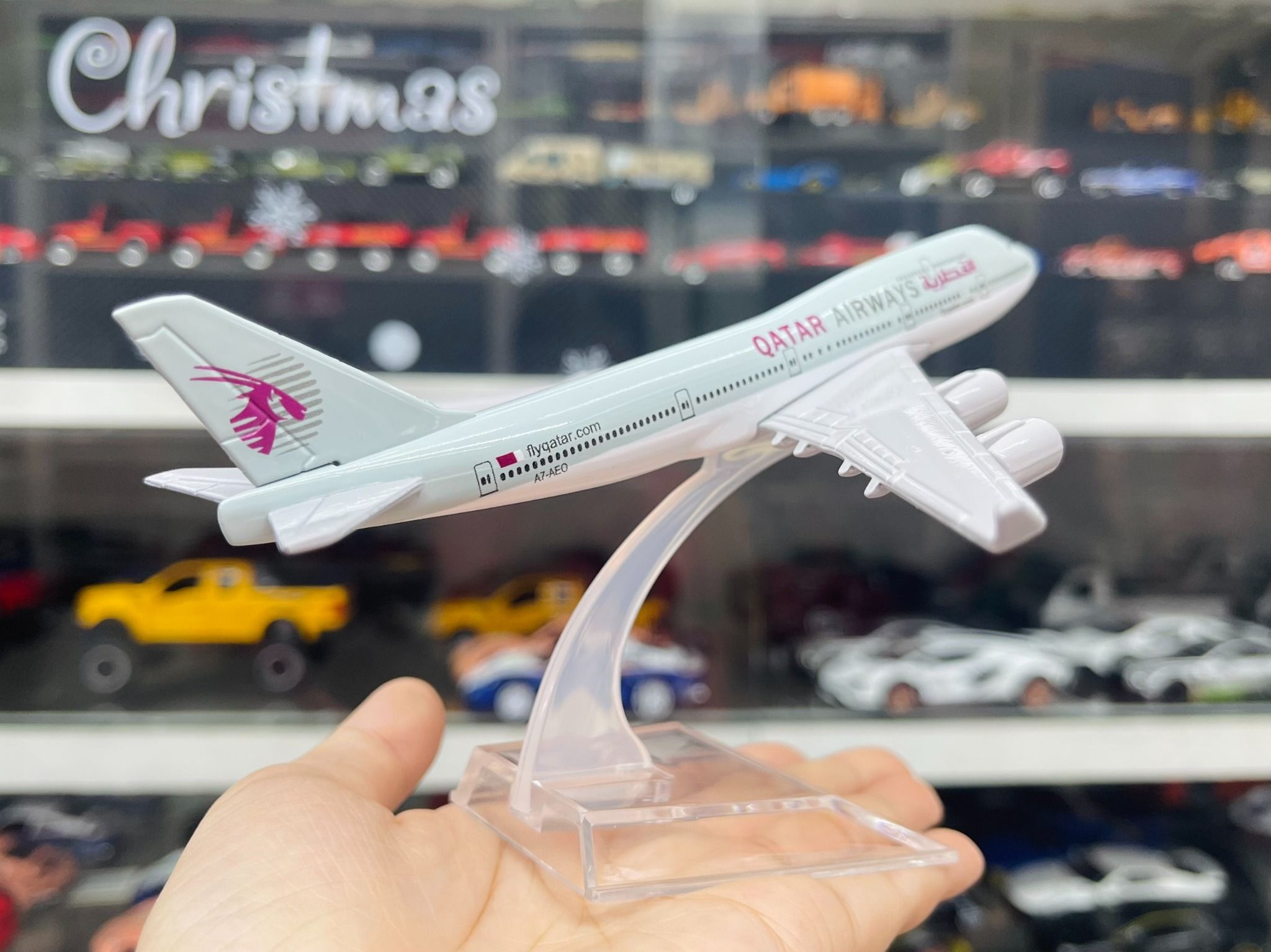 Mô hình máy bay Qatar Airways Boeing B747-400 A7-AEO 16cm MB16007