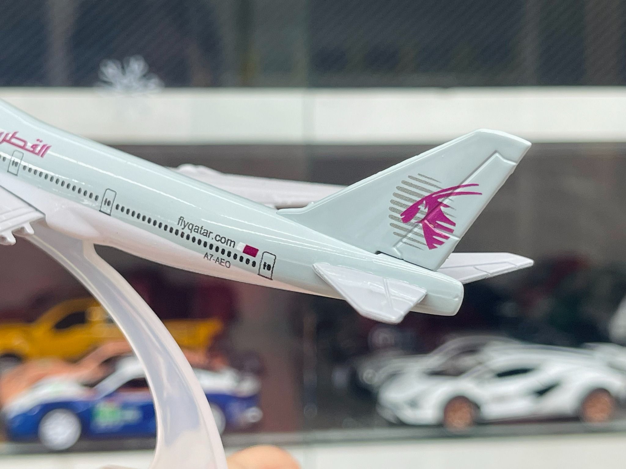 Mô hình máy bay Qatar Airways Boeing B747-400 A7-AEO 16cm MB16007