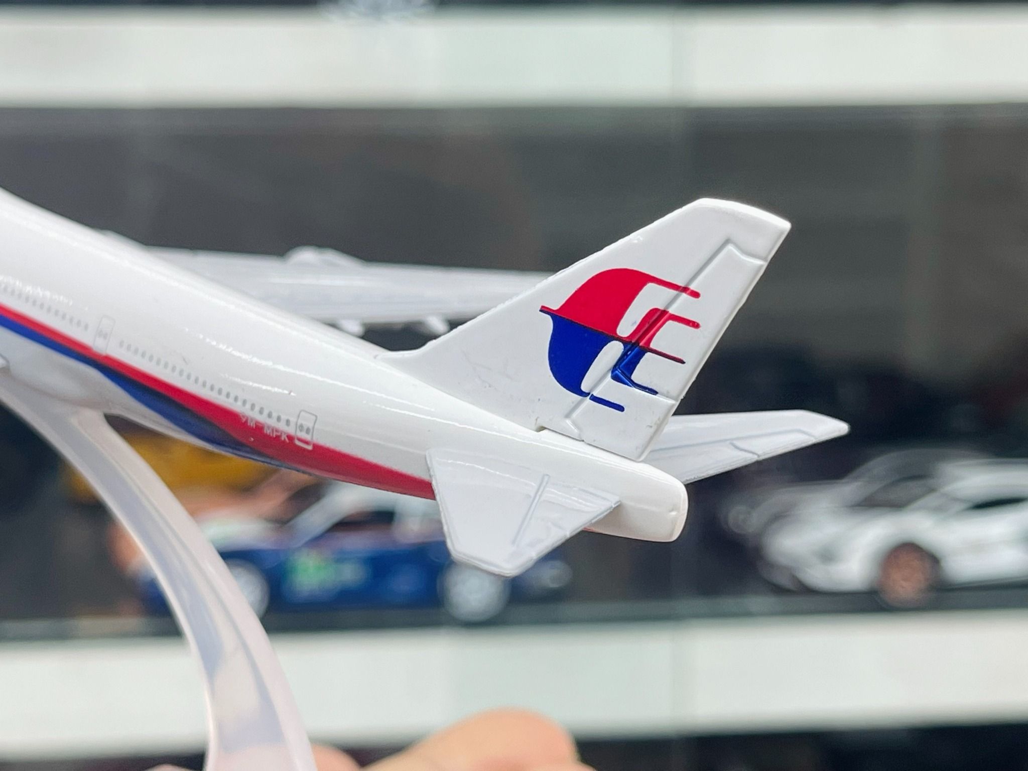 Mô hình máy bay Malaysia Airline Boeing B747 4H6 16cm MB16014