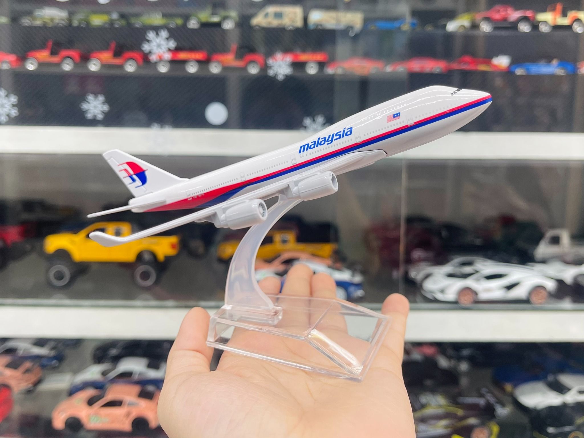 Mô hình máy bay Malaysia Airline Boeing B747 4H6 16cm MB16014