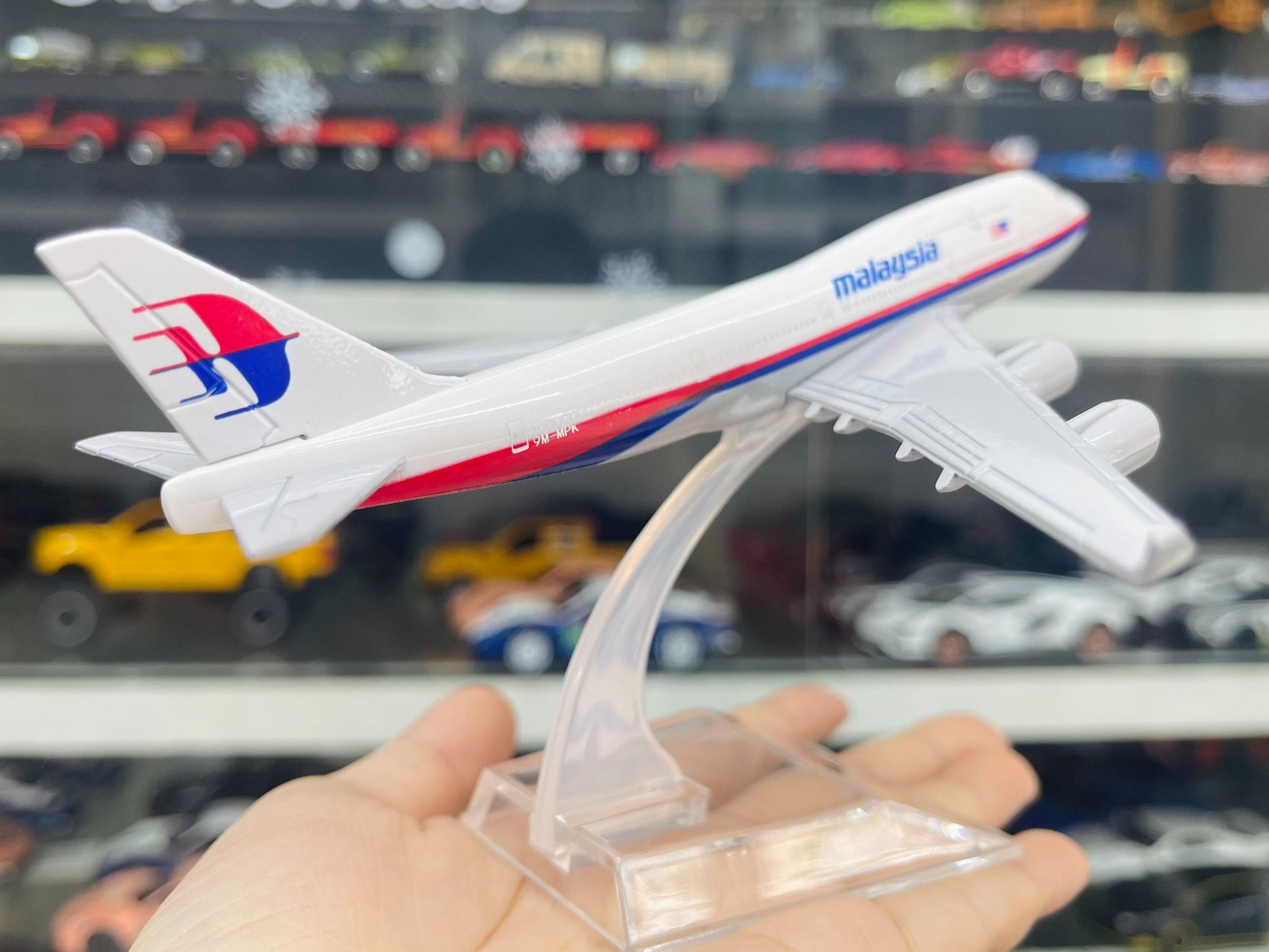 Mô hình máy bay Malaysia Airline Boeing B747 4H6 16cm MB16014