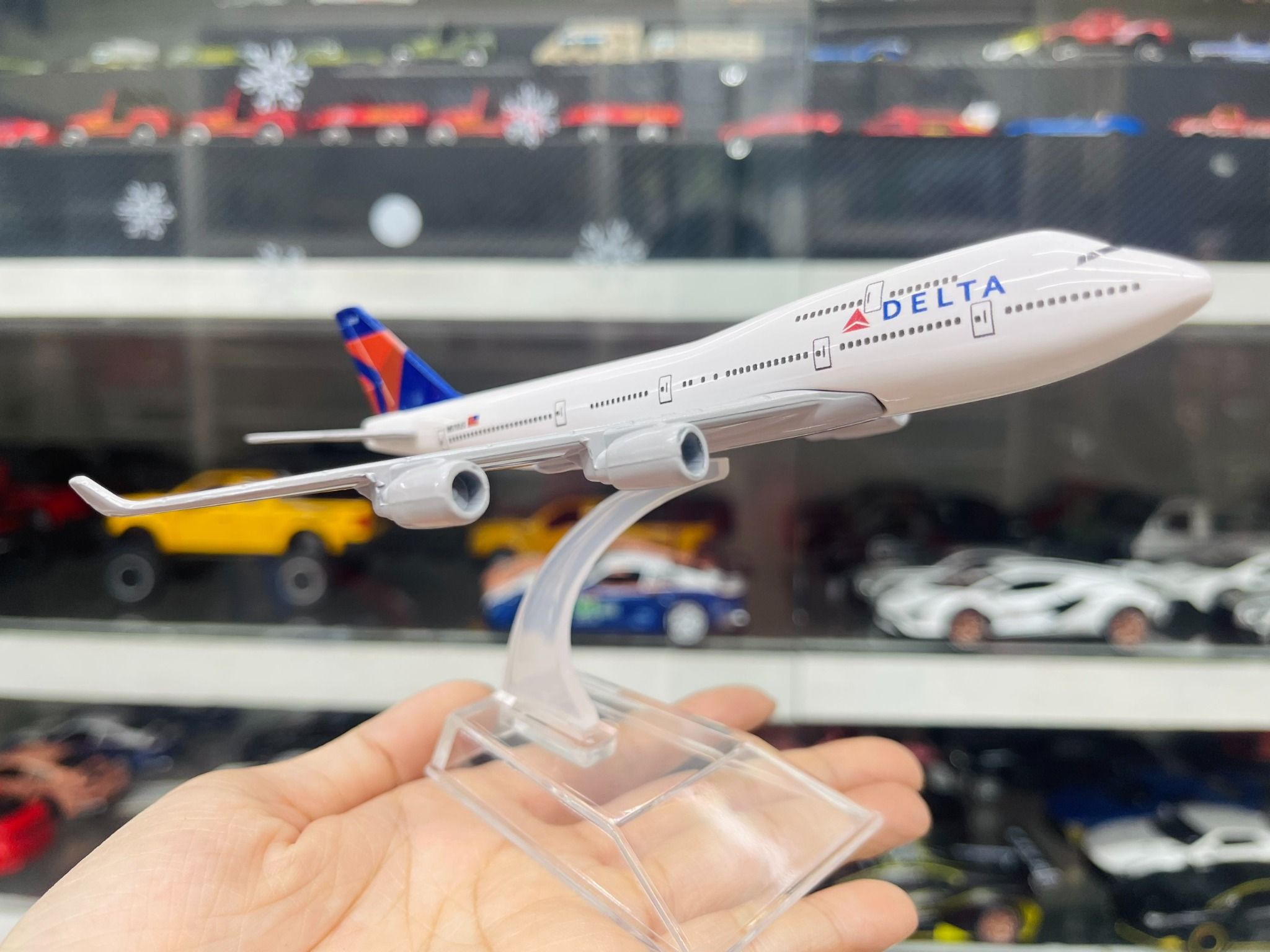 Mô hình máy bay Delta Airlines Boeing B747 16cm MB16016