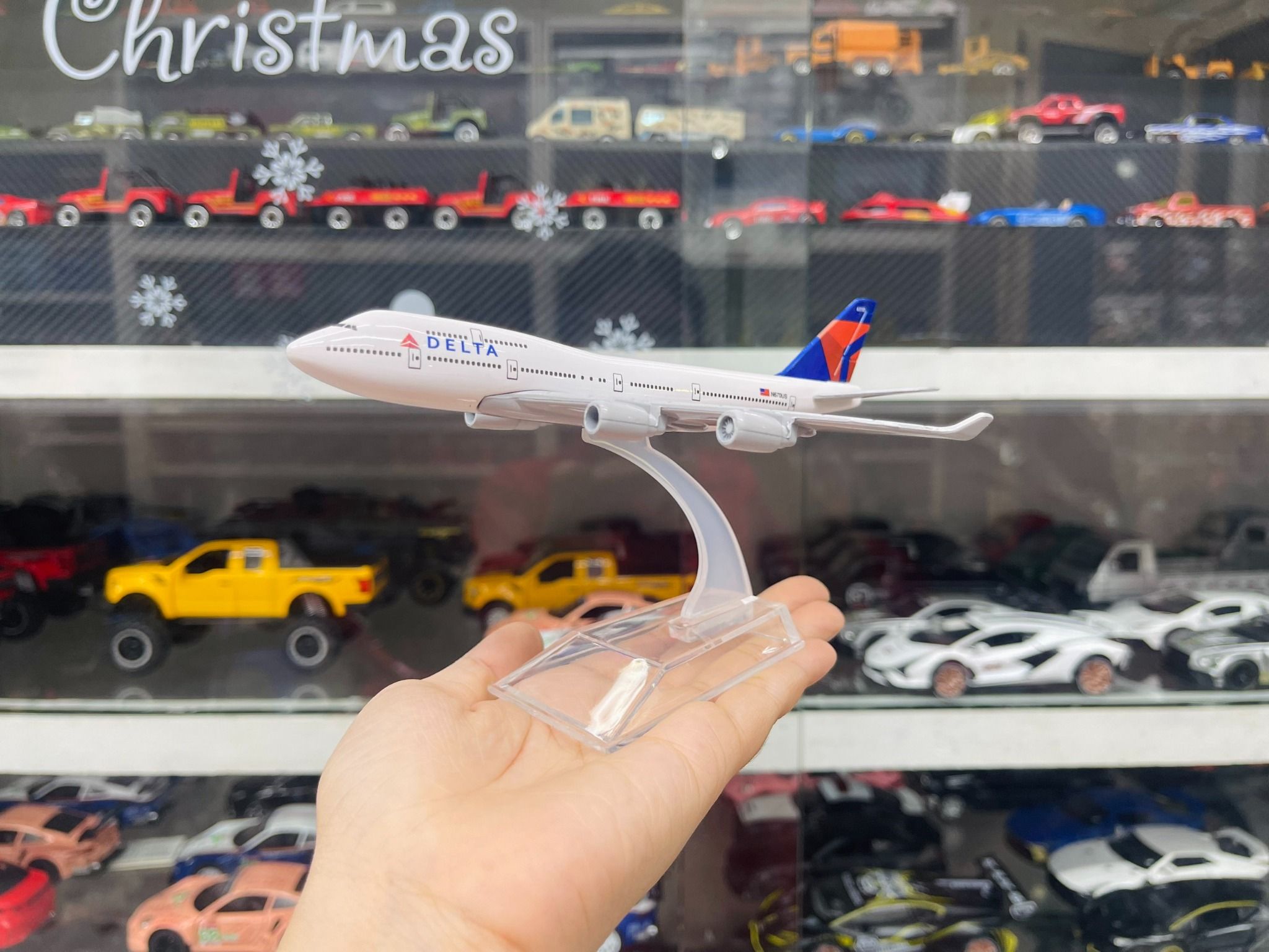 Mô hình máy bay Delta Airlines Boeing B747 16cm MB16016