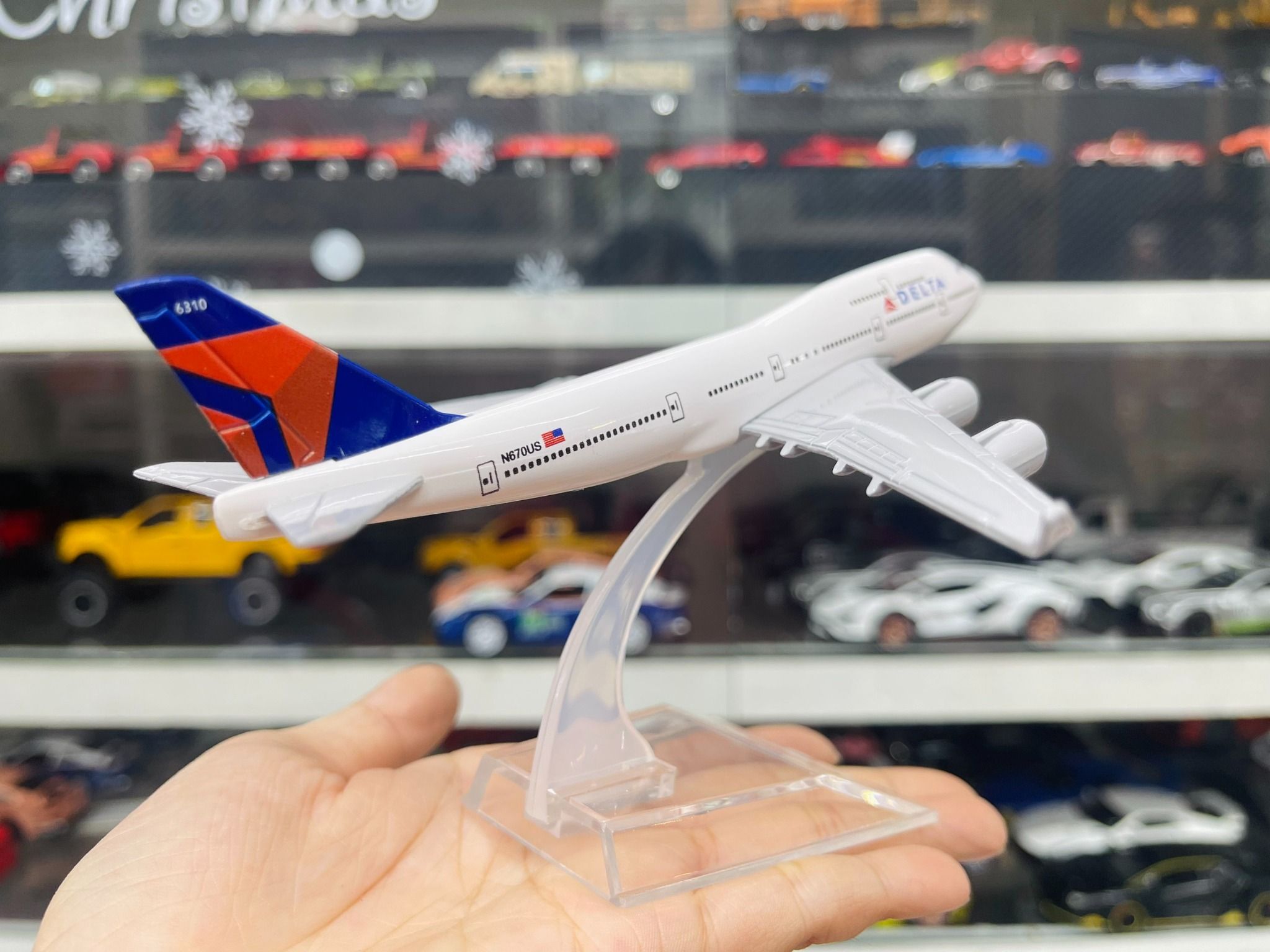 Mô hình máy bay Delta Airlines Boeing B747 16cm MB16016