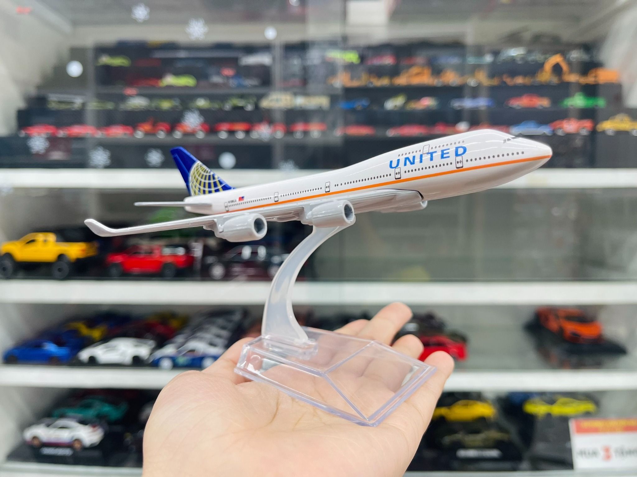 Mô hình máy bay United Airlines Boeing B747 16cm MB16017