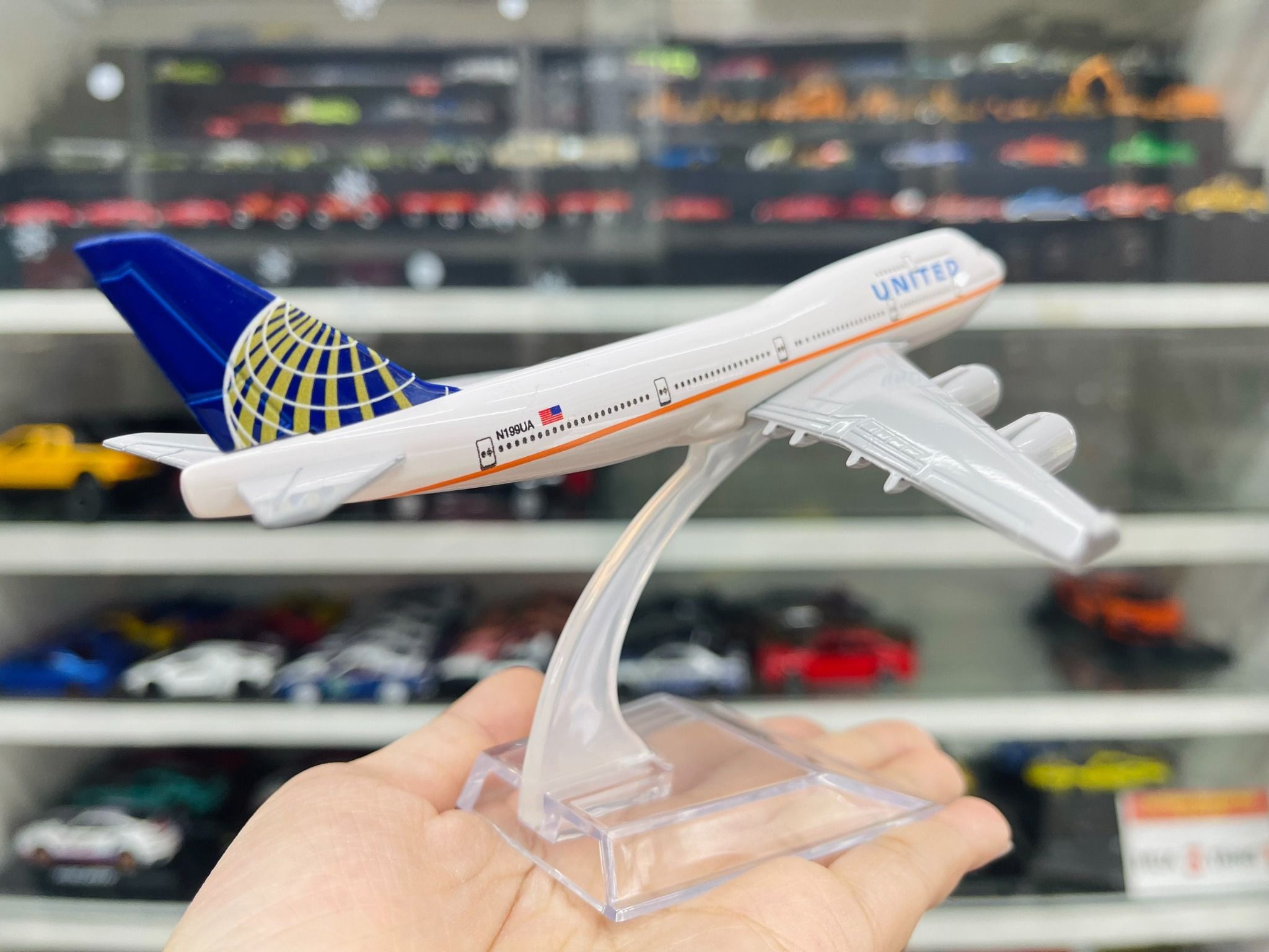 Mô hình máy bay United Airlines Boeing B747 16cm MB16017