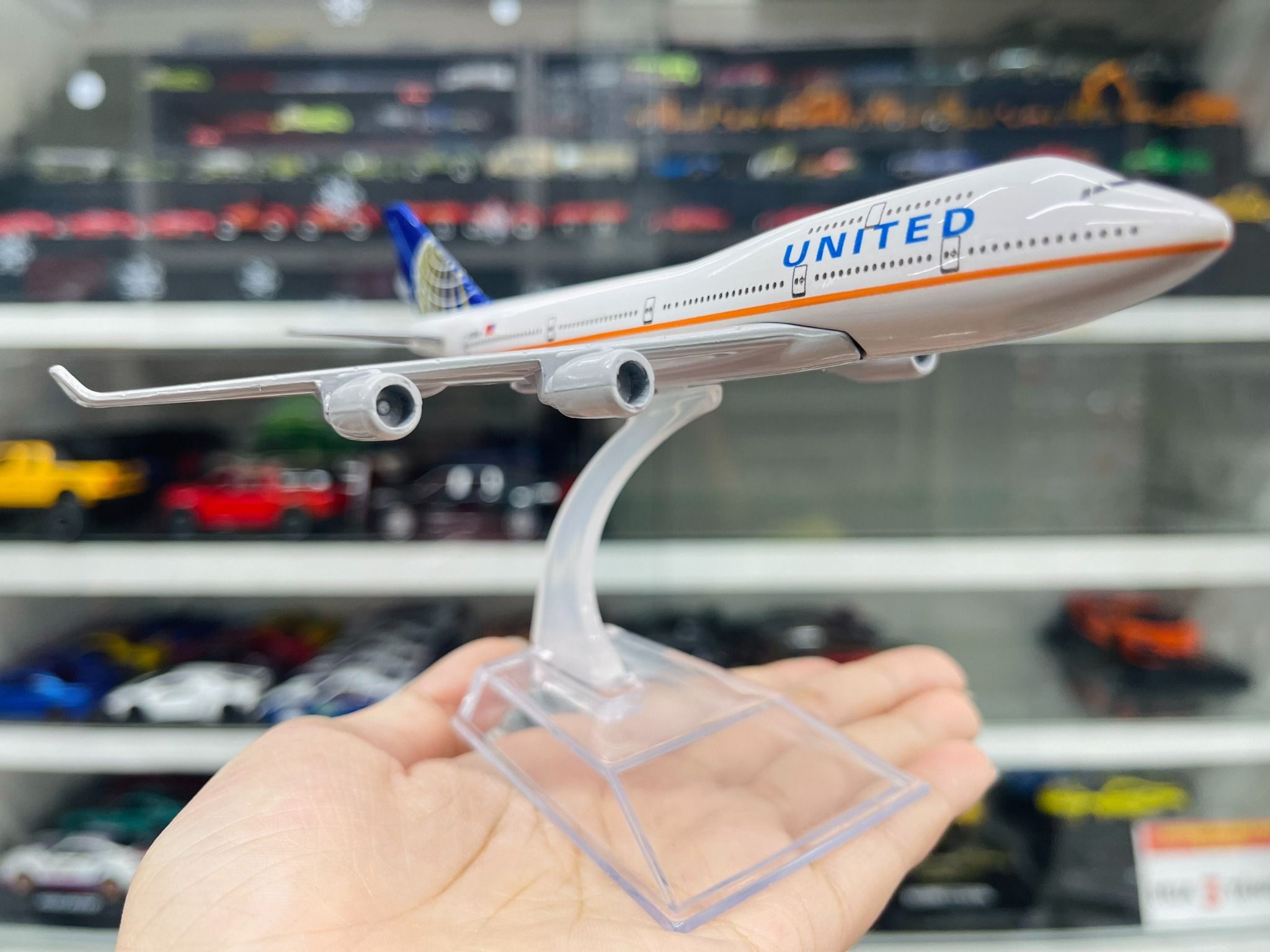 Mô hình máy bay United Airlines Boeing B747 16cm MB16017