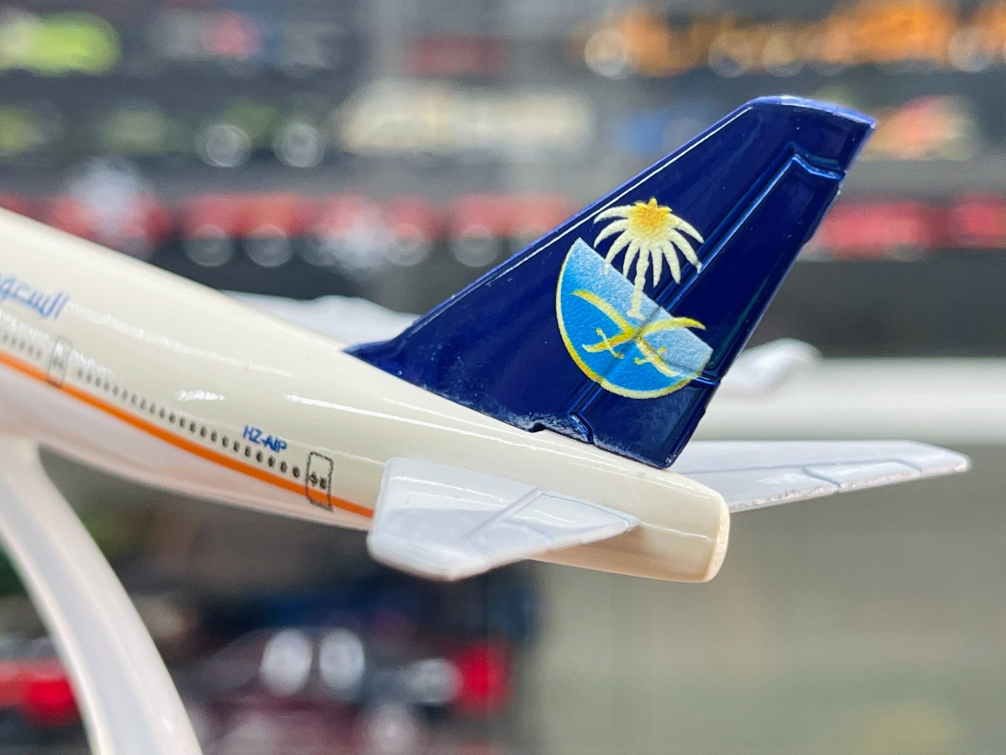 Mô hình máy bay Saudi Arabia Airlines Boeing B747 16cm MB16020