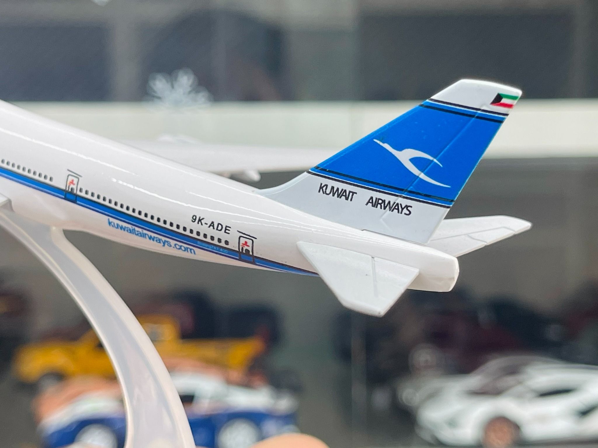 Mô hình máy bay Kuwait Airways Boeing B747-29BM 16cm MB16021