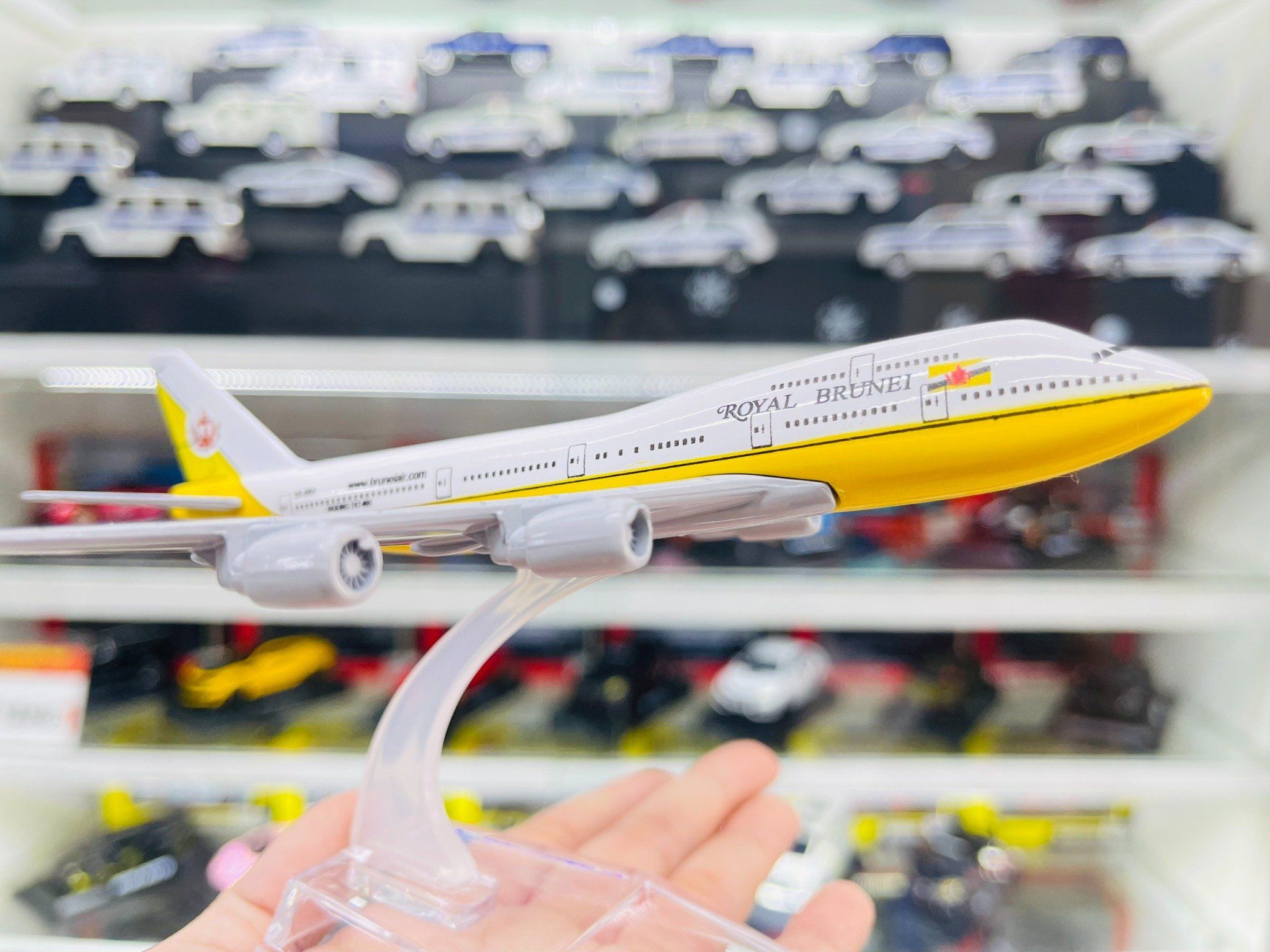 Mô hình máy bay Royal Brunei Airways Boeing B747 16cm MB16023