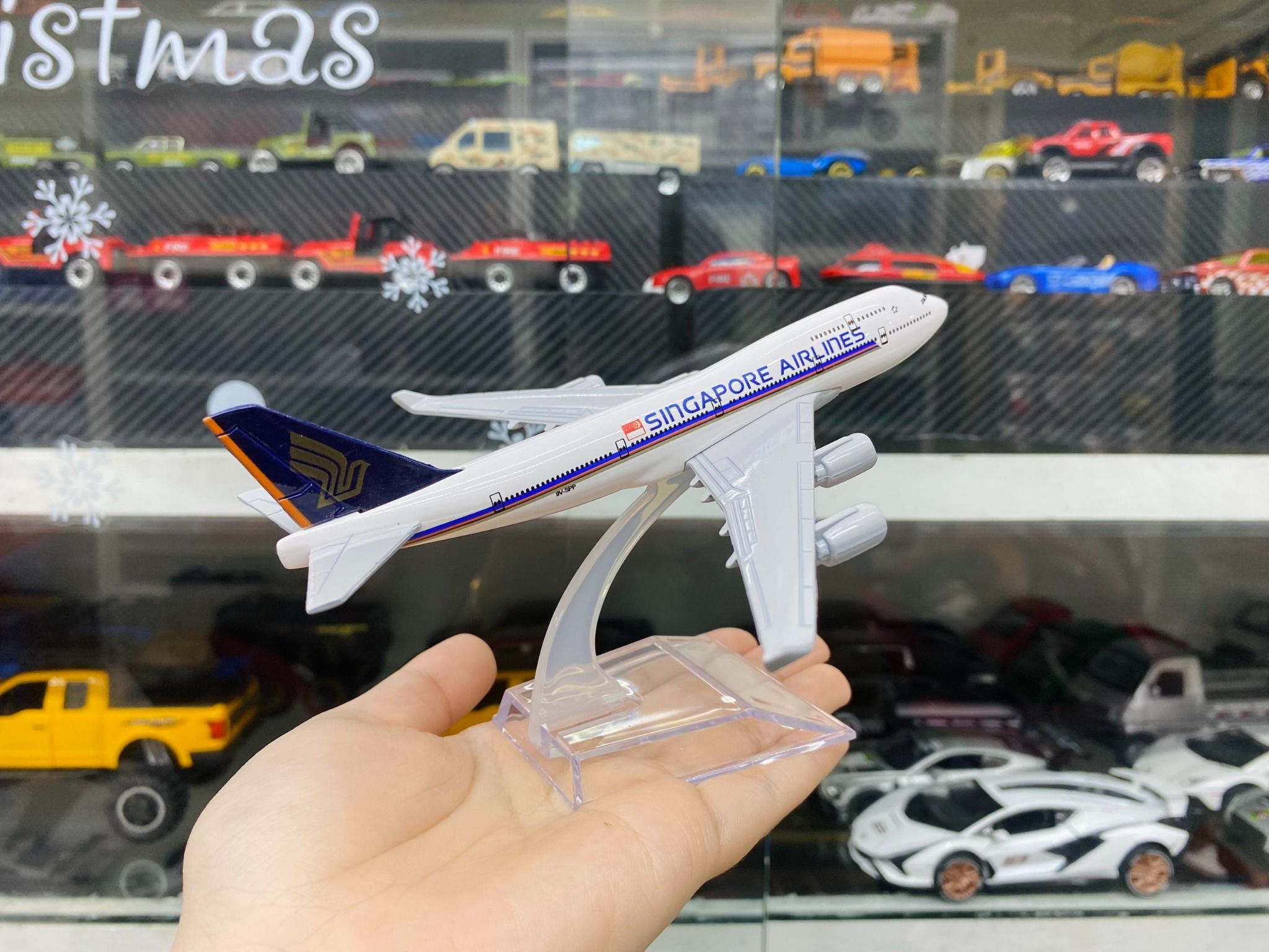Mô hình máy bay Singapore Airlines Boeing B747 16cm MB16024