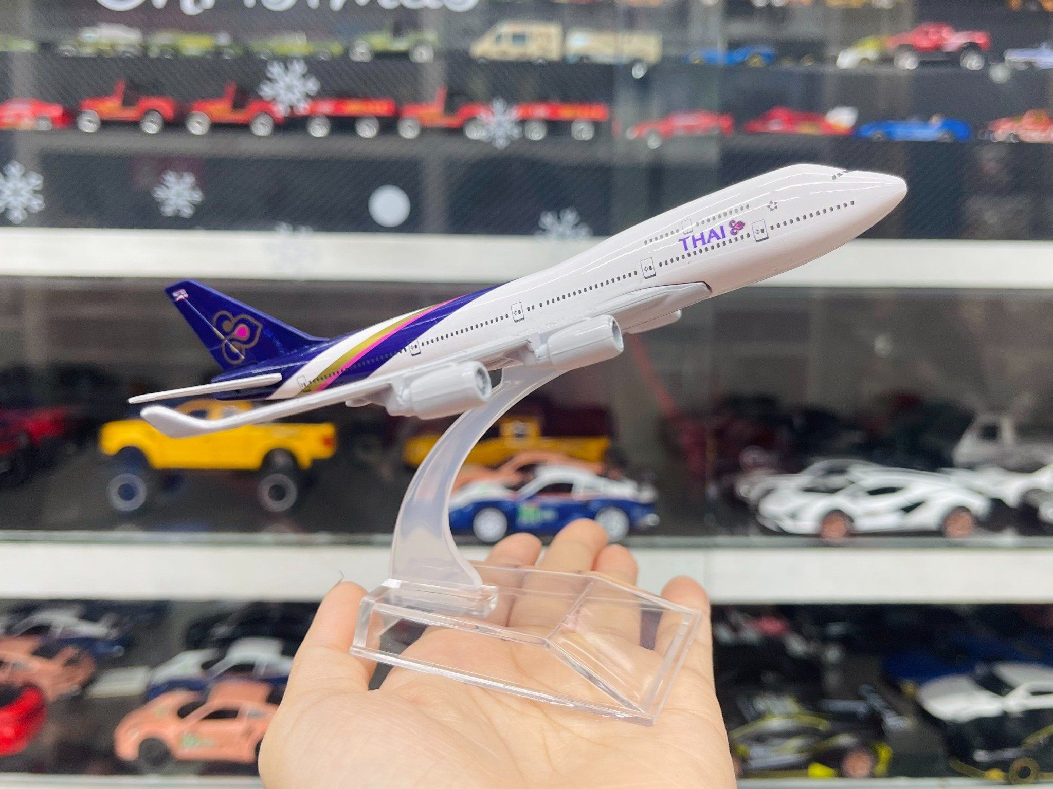 Mô hình máy bay Thái Lan Thai Airways Boeing B747 16cm MB16025