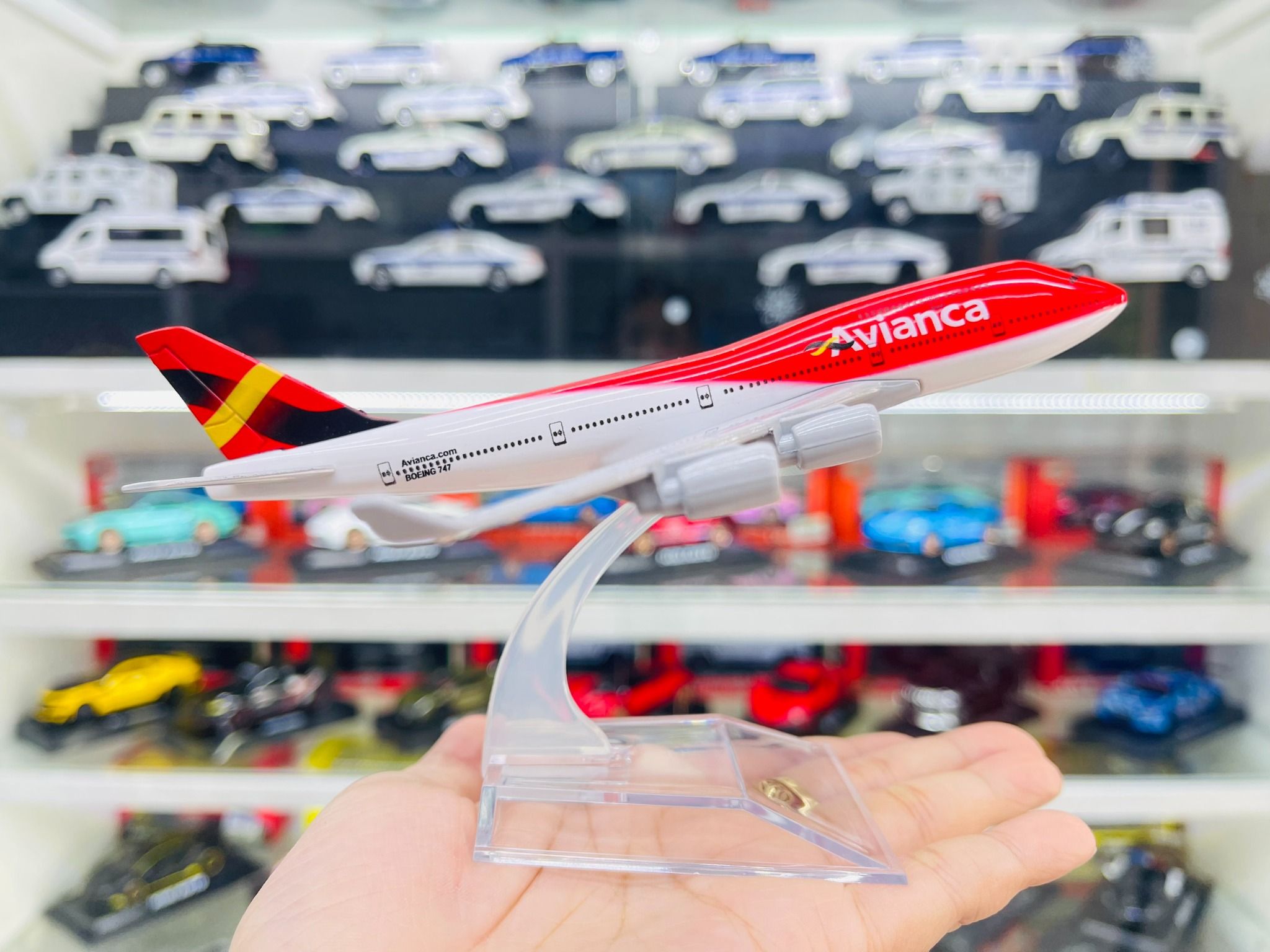 Mô hình máy bay Colombia Avianca Airways Boeing B747 16cm MB16028