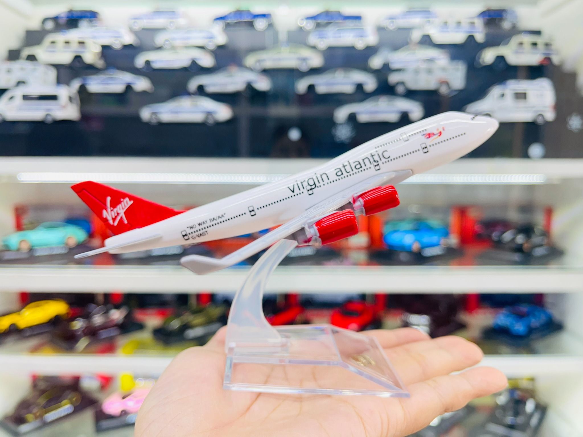 Mô hình máy bay Canada Virgin Atlantic Airways Boeing B747 16cm MB16032