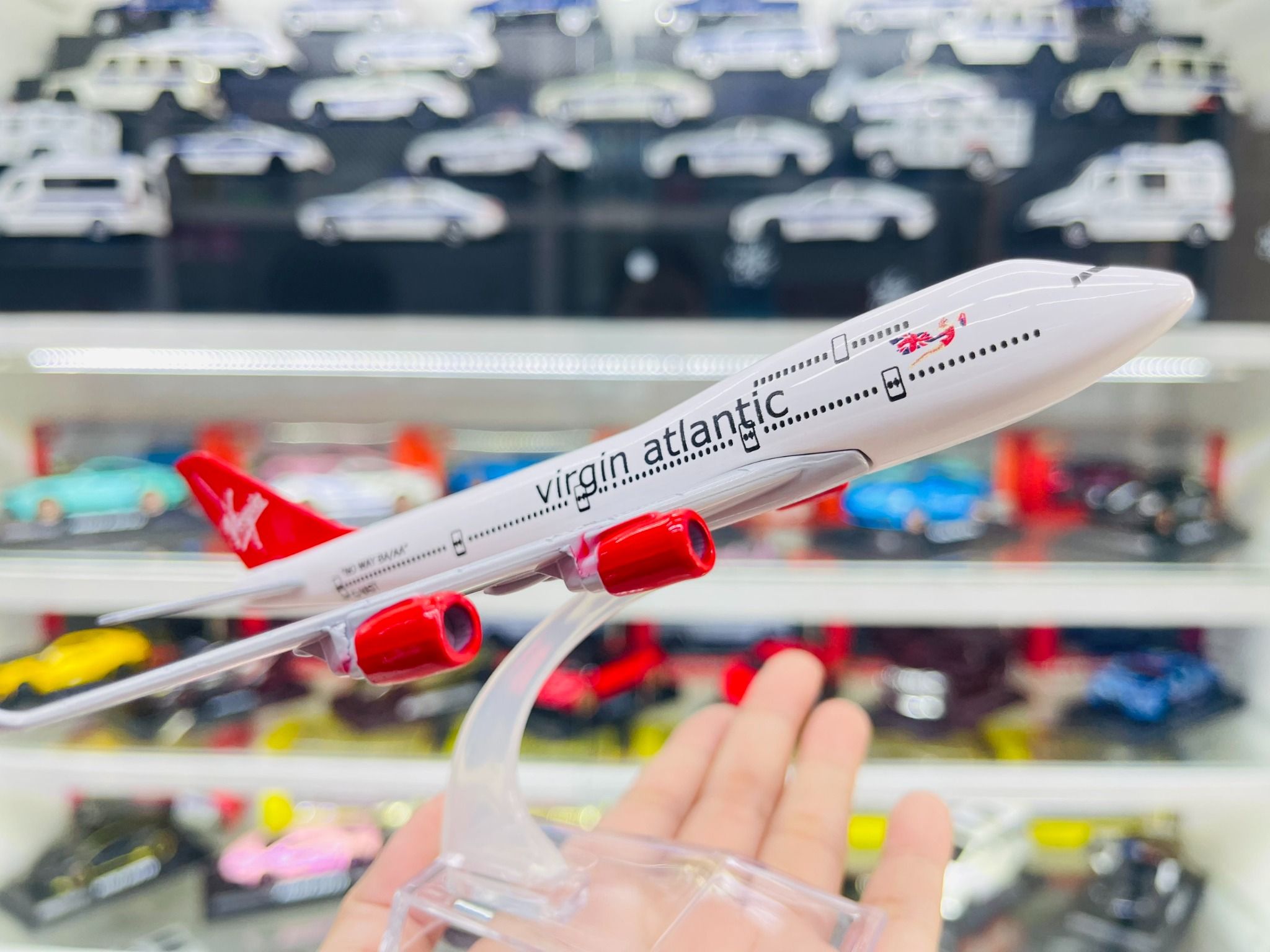 Mô hình máy bay Canada Virgin Atlantic Airways Boeing B747 16cm MB16032