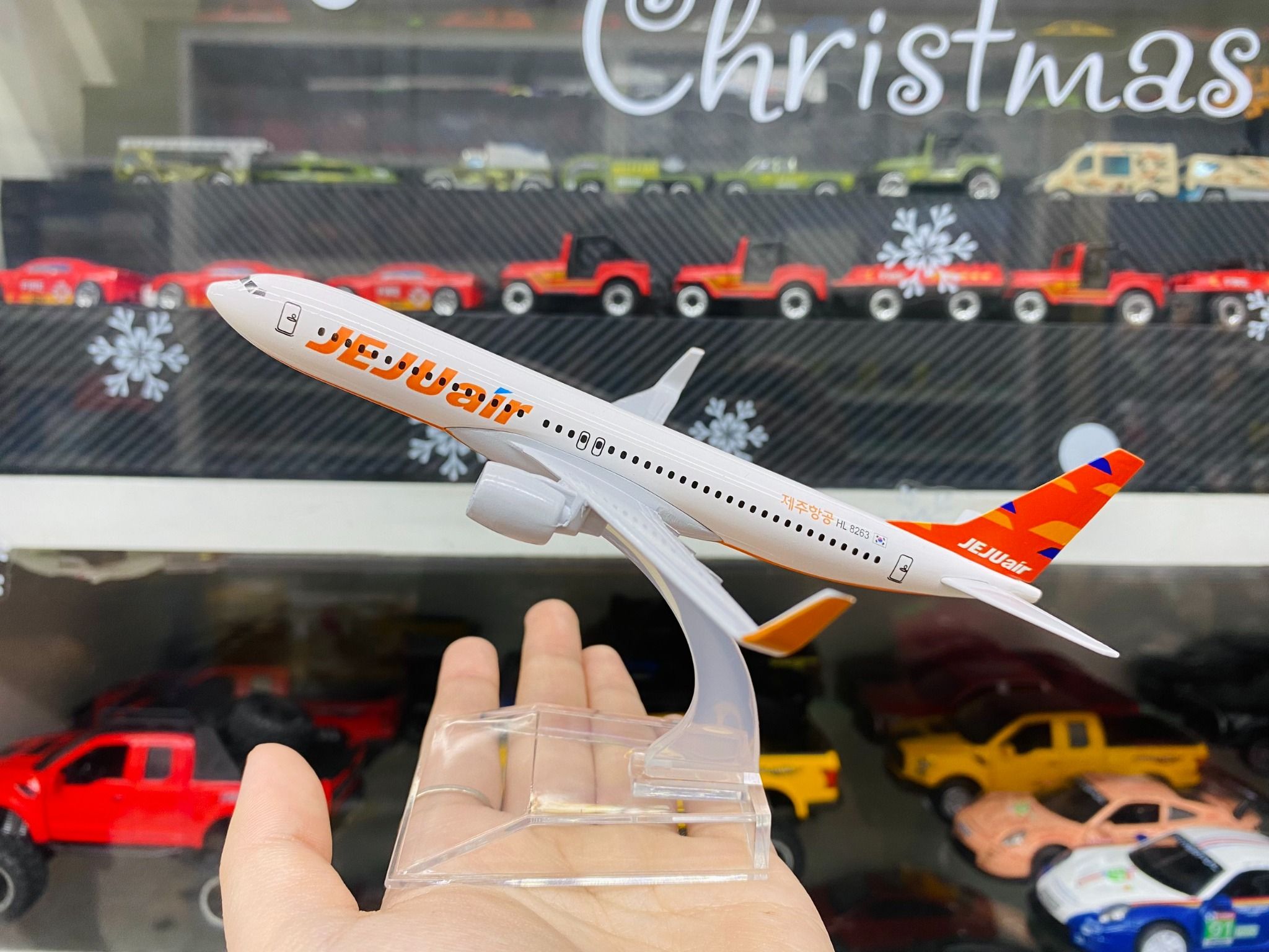 Mô hình máy bay vận chuyển Hàn Quốc Korea Jeju Air Boeing B737 16cm MB16038