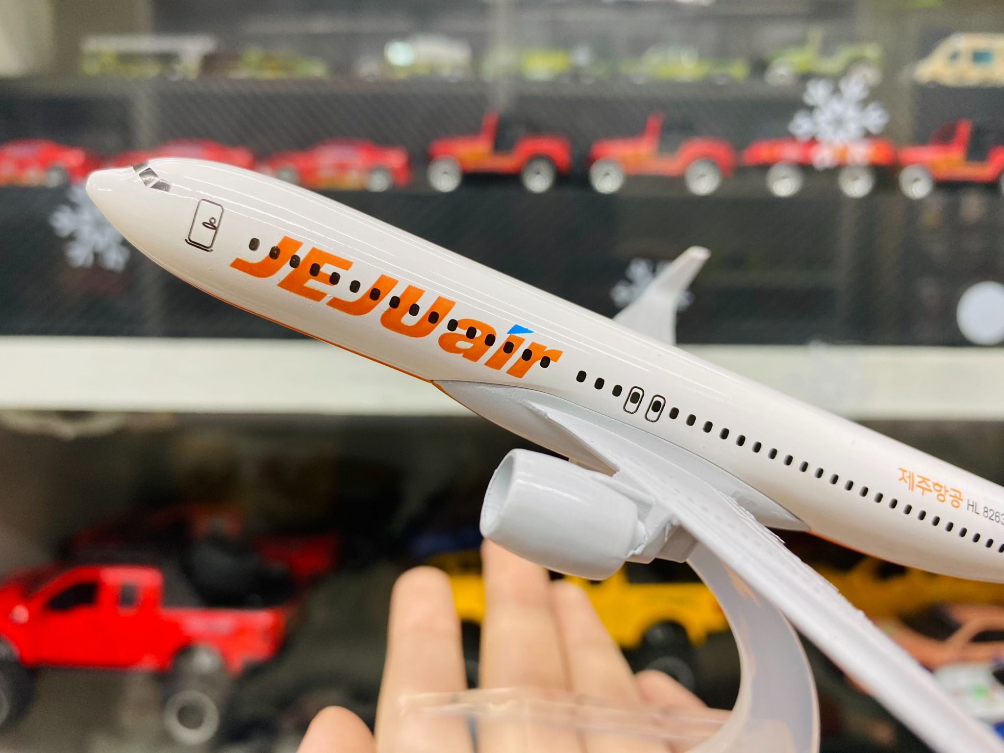 Mô hình máy bay vận chuyển Hàn Quốc Korea Jeju Air Boeing B737 16cm MB16038