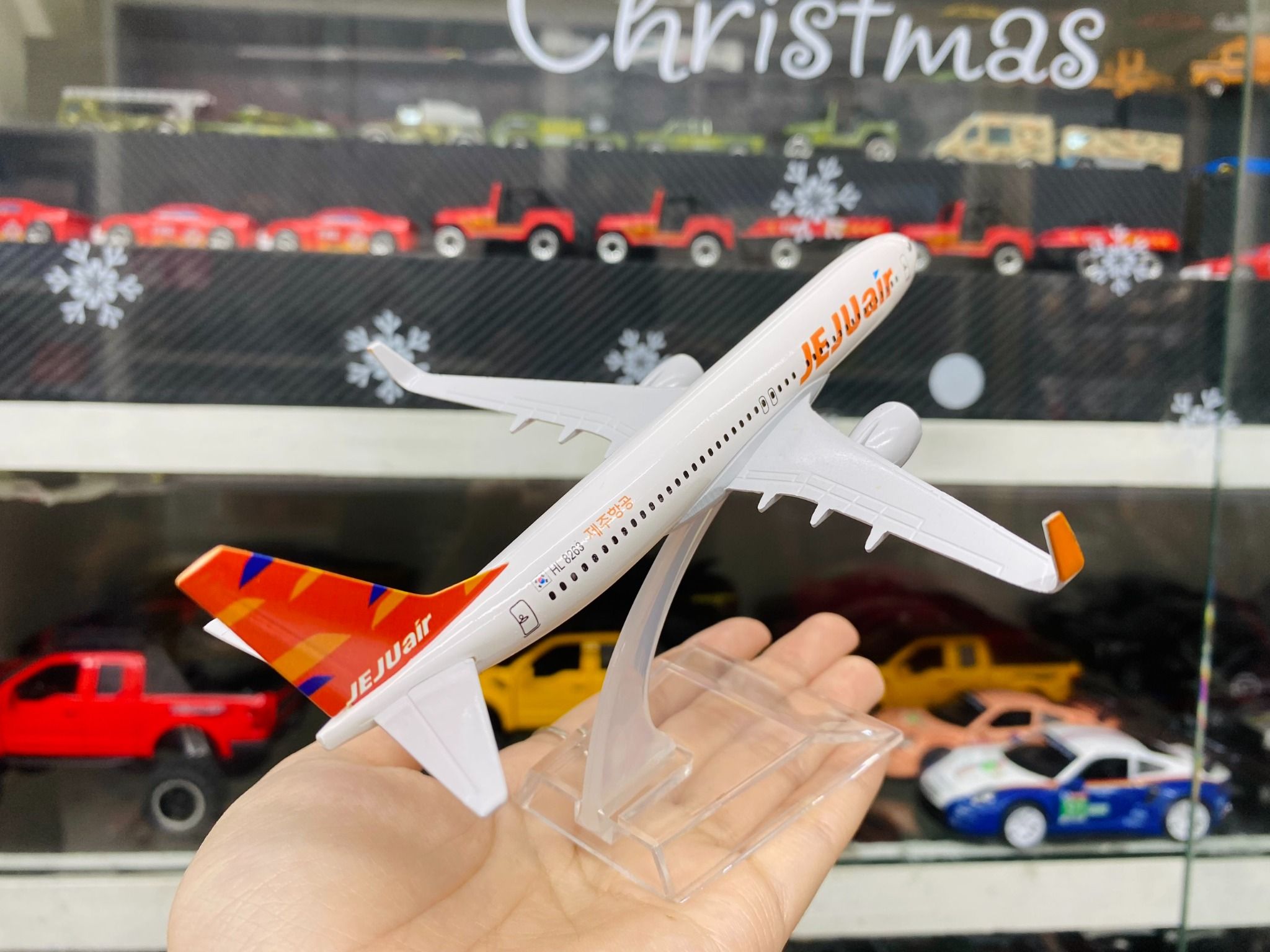Mô hình máy bay vận chuyển Hàn Quốc Korea Jeju Air Boeing B737 16cm MB16038