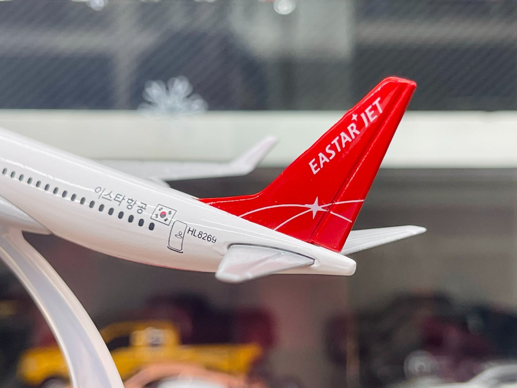 Mô hình máy bay Hàn Quốc Eastar Jet Airlines Boeing B737 16cm MB16040