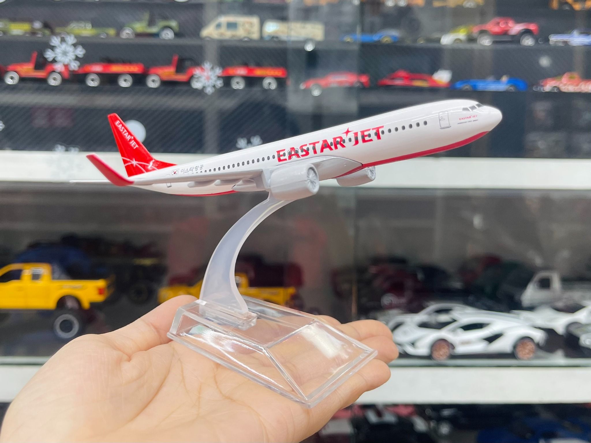 Mô hình máy bay Hàn Quốc Eastar Jet Airlines Boeing B737 16cm MB16040