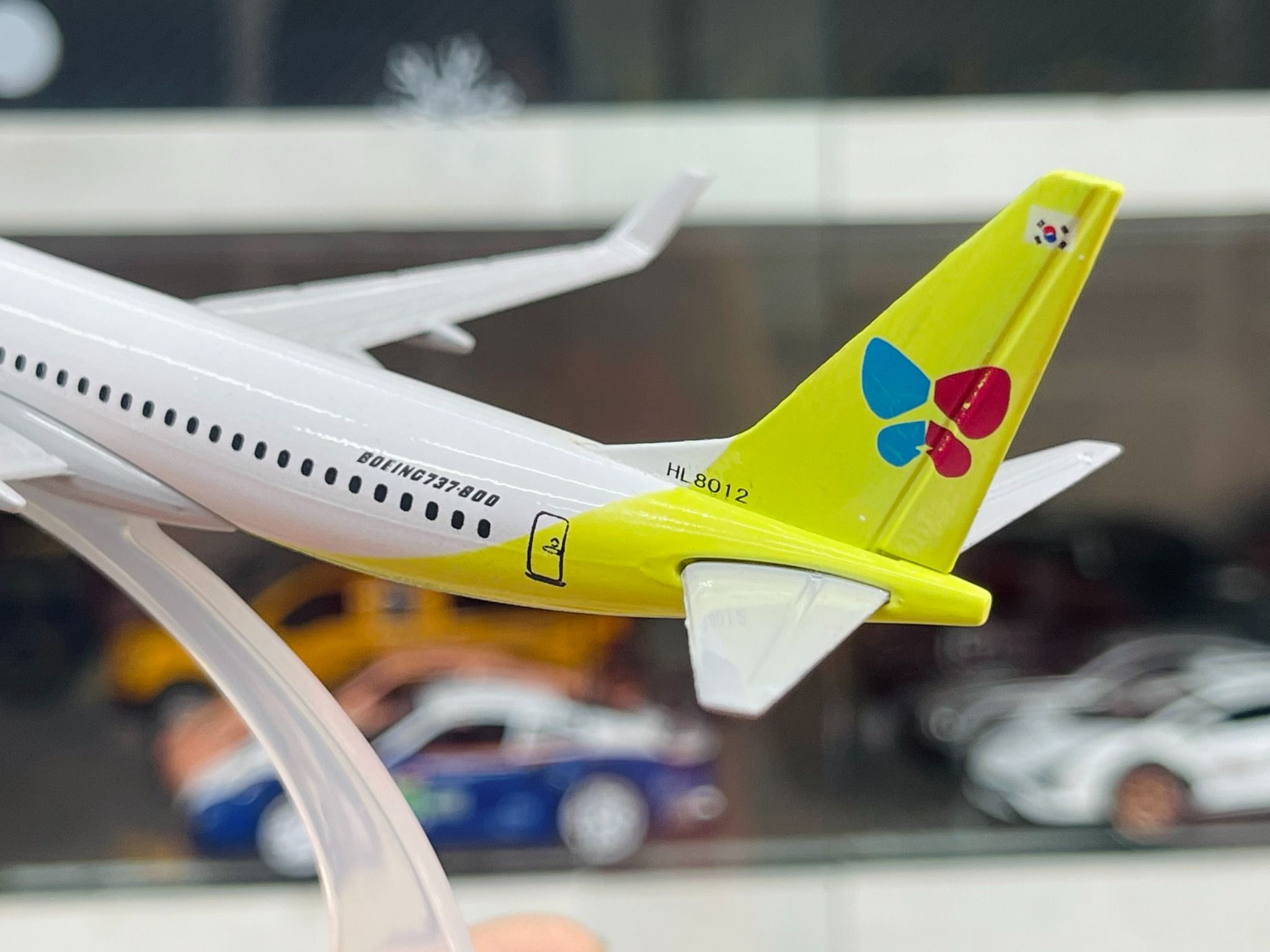 Mô hình máy bay Hàn Quốc Jin Air.com Boeing B737 16cm MB16041