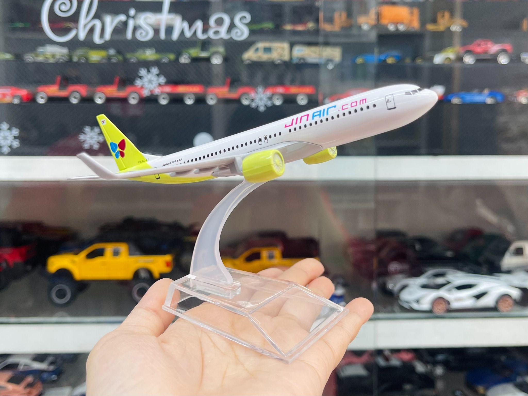 Mô hình máy bay Hàn Quốc Jin Air.com Boeing B737 16cm MB16041