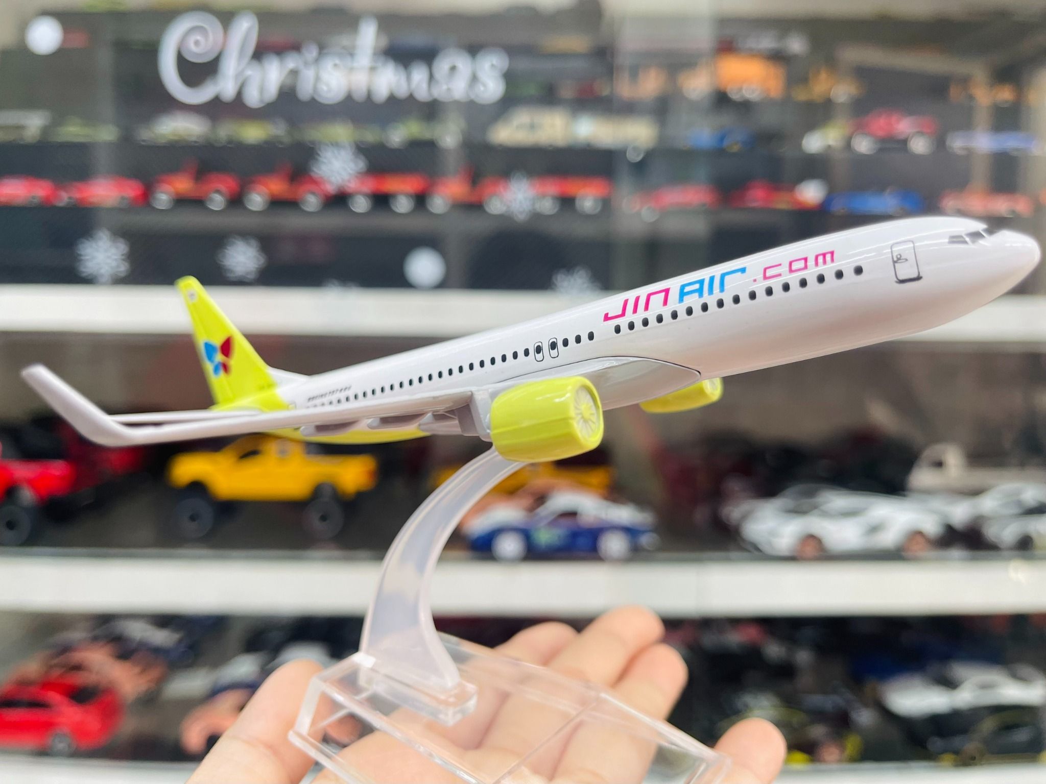 Mô hình máy bay Hàn Quốc Jin Air.com Boeing B737 16cm MB16041