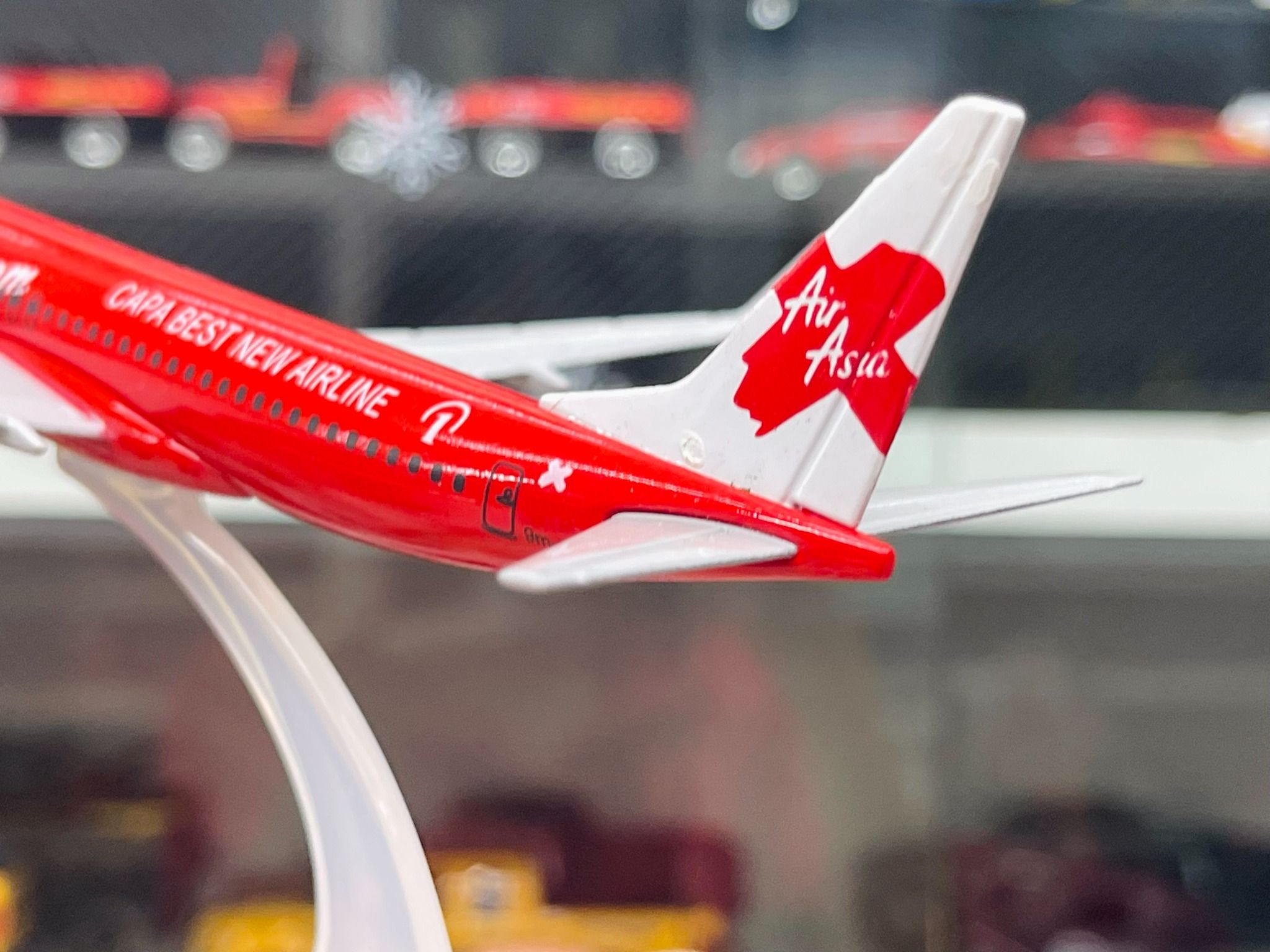 Mô hình máy bay Air Asia.com Boeing B737 16cm MB16047