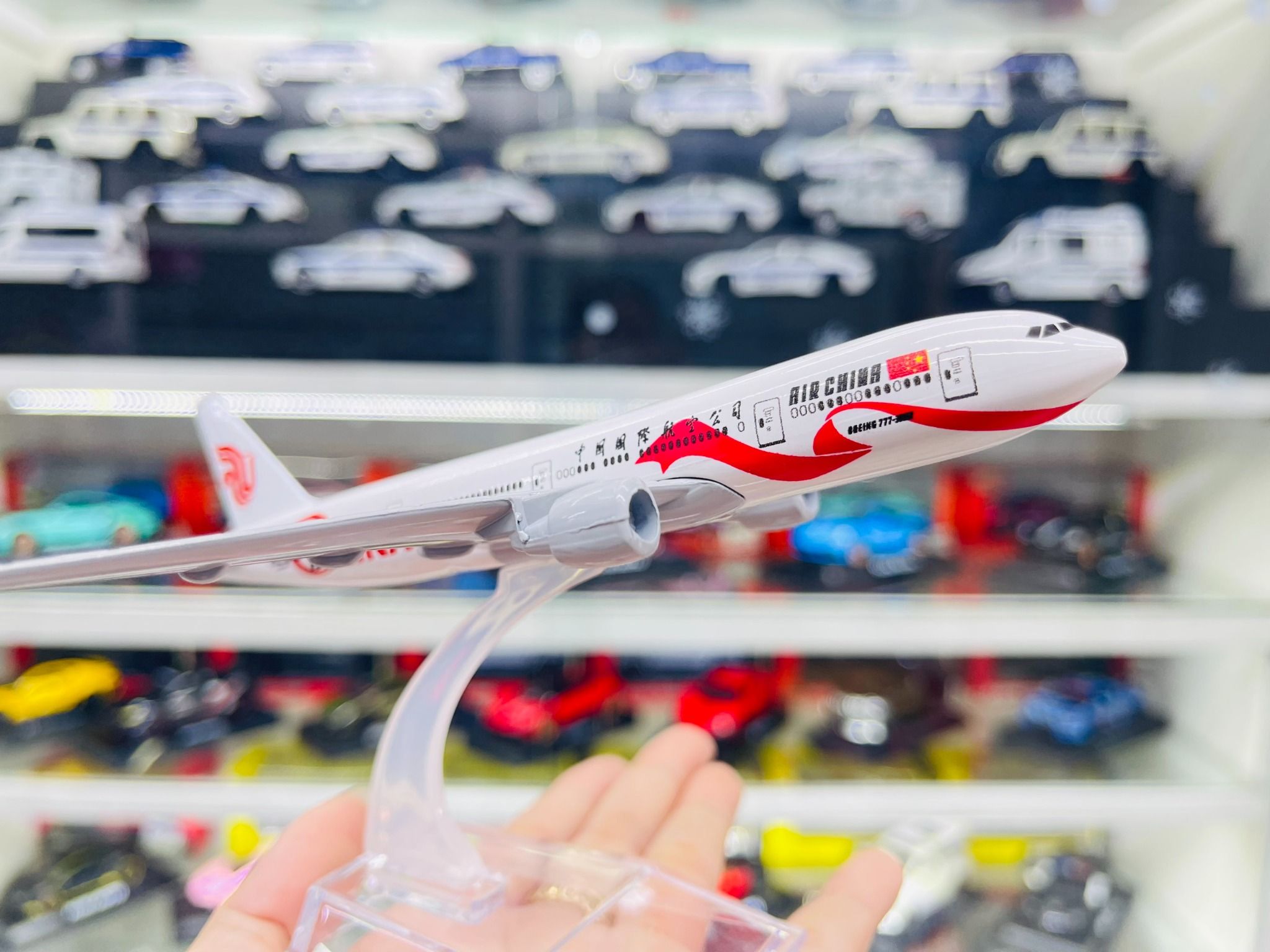 Mô hình máy bay Air China Boeing B777-300ER 16cm MB16068