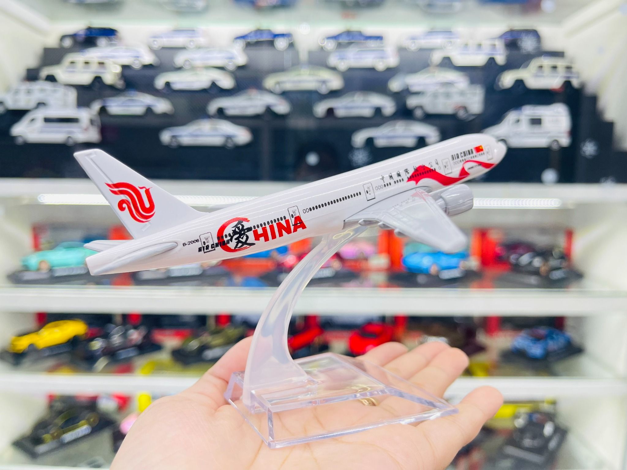 Mô hình máy bay Air China Boeing B777-300ER 16cm MB16068