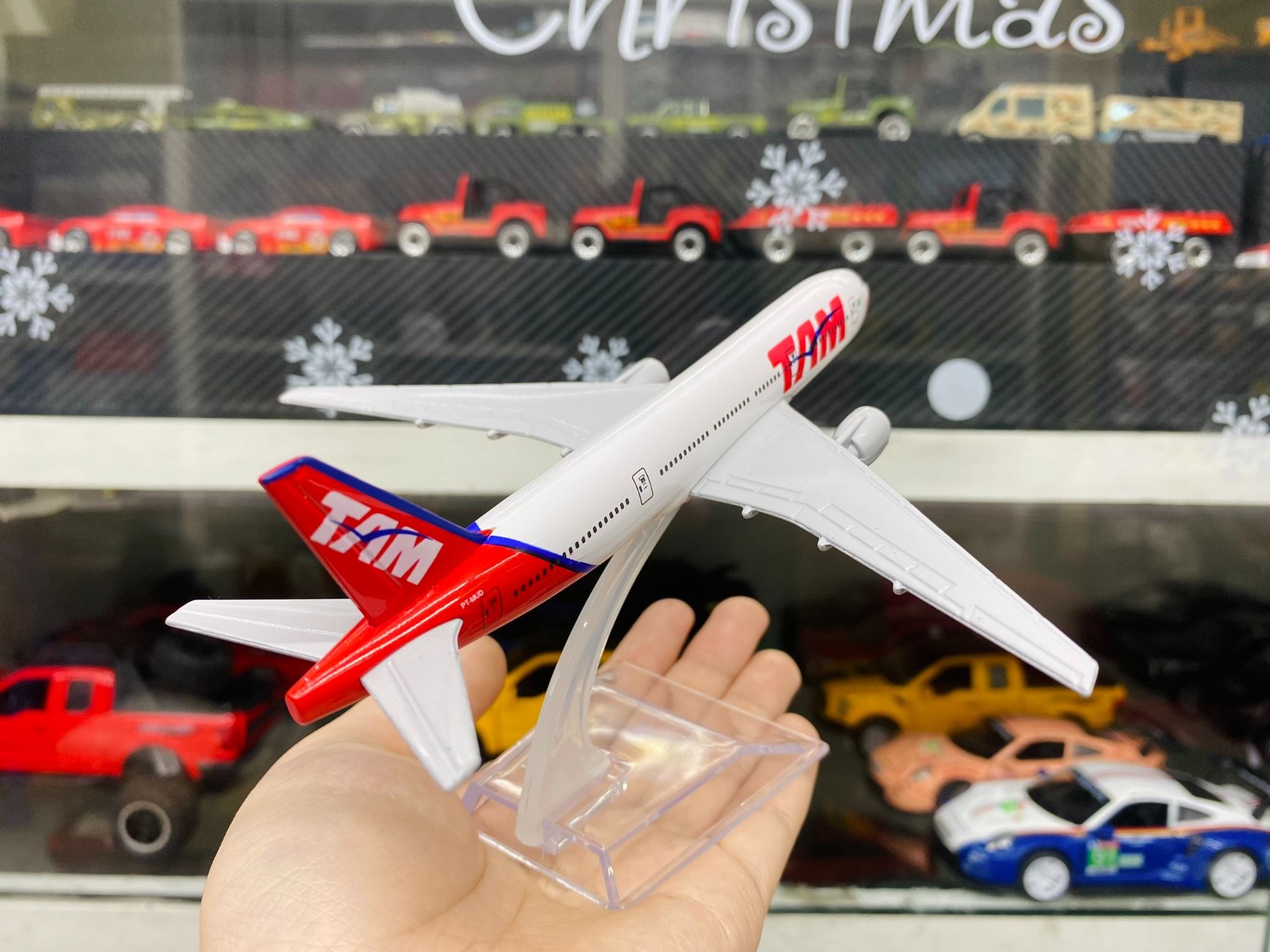 Mô hình máy bay Brazil Airlines TAM Boeing B777 16cm MB16074